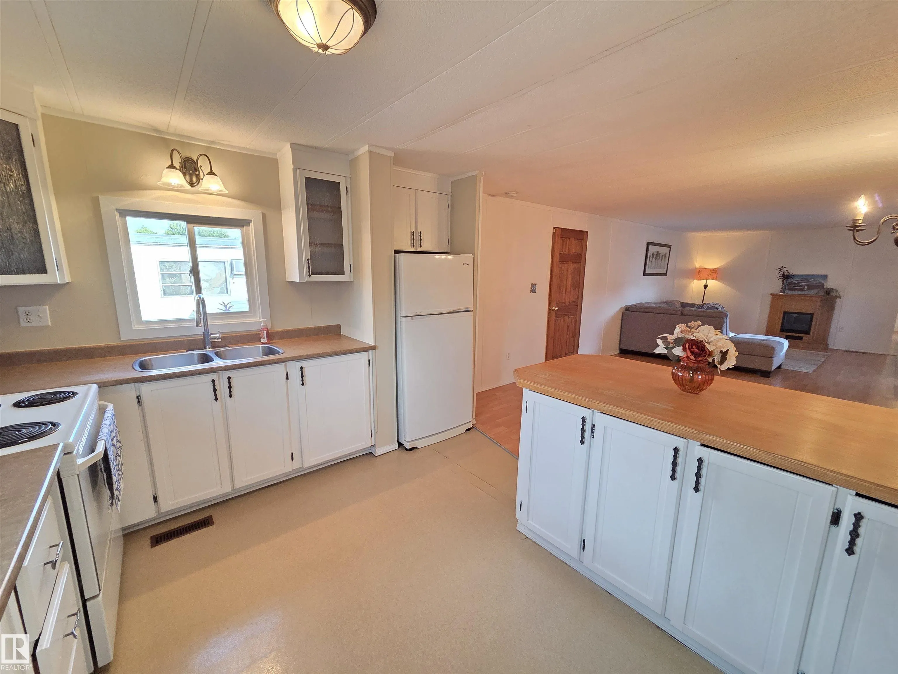 5 Calmar Mobile Home Park