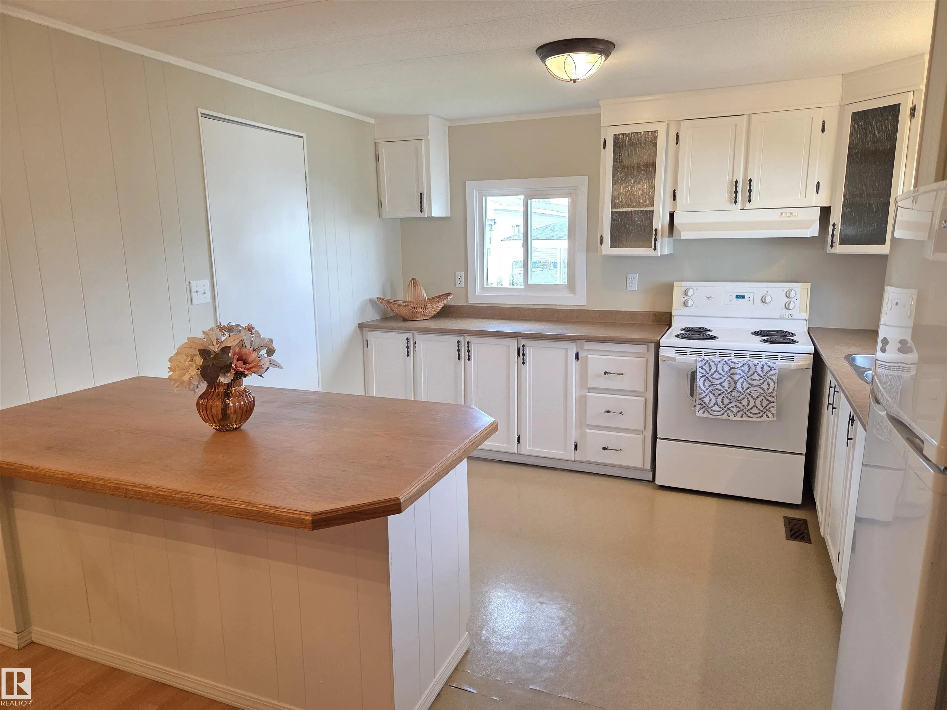 5 Calmar Mobile Home Park
