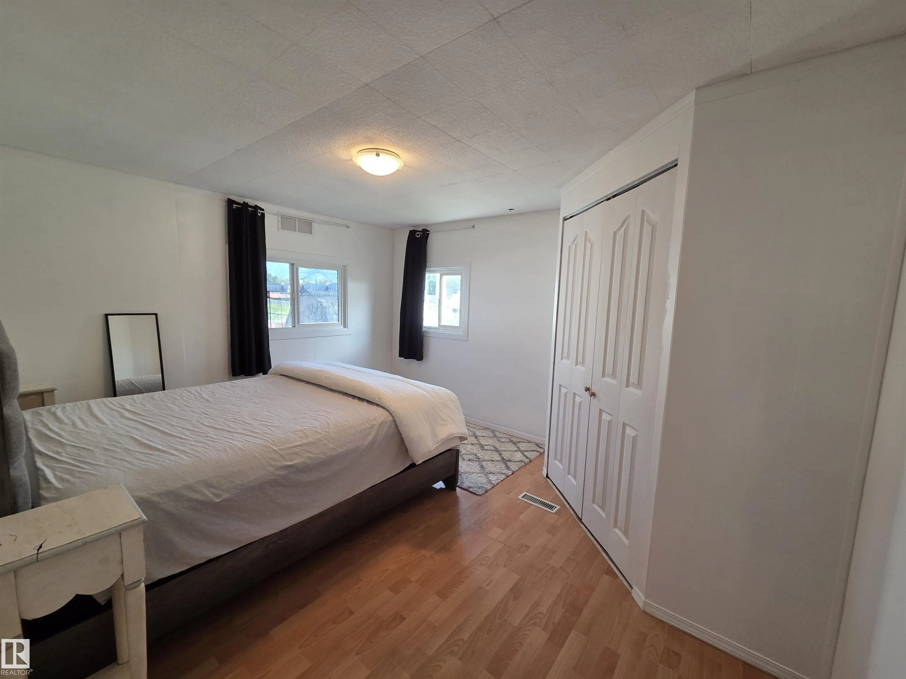 5 Calmar Mobile Home Park