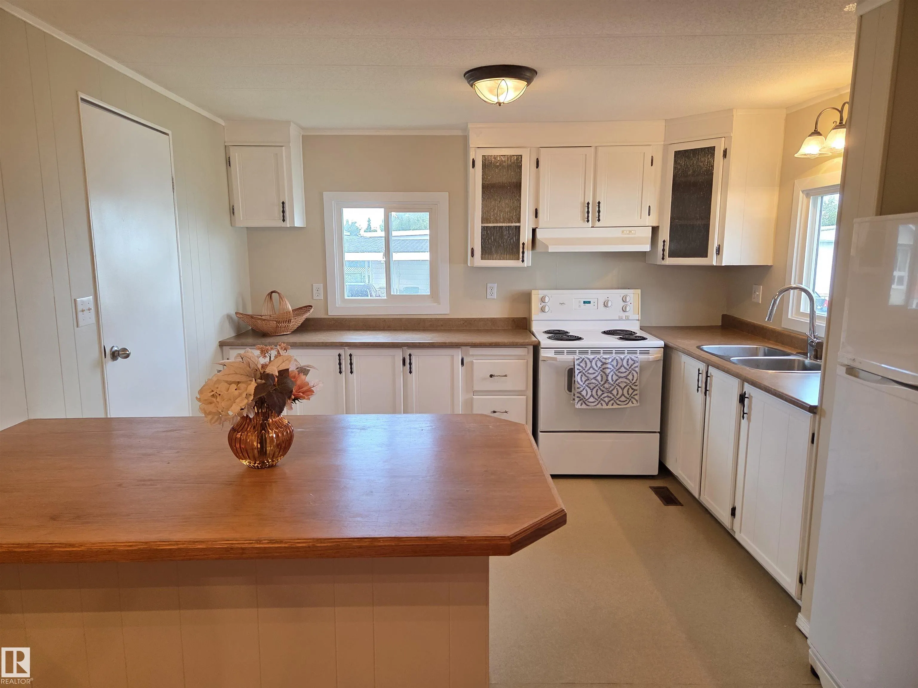 5 Calmar Mobile Home Park