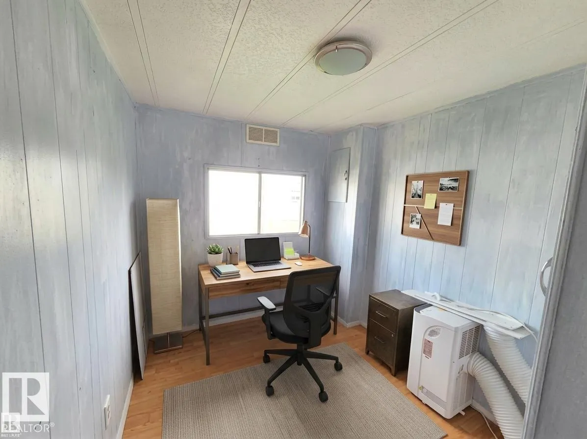 5 Calmar Mobile Home Park