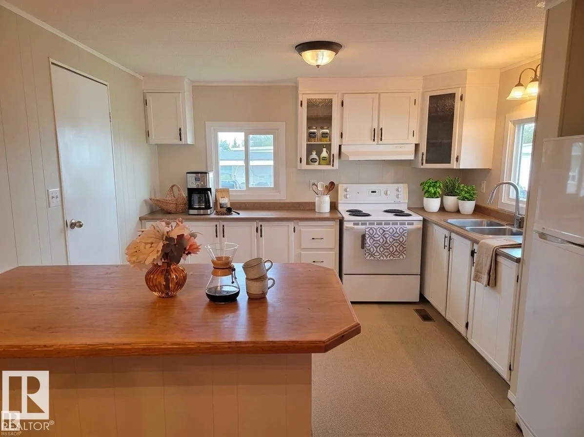 5 Calmar Mobile Home Park