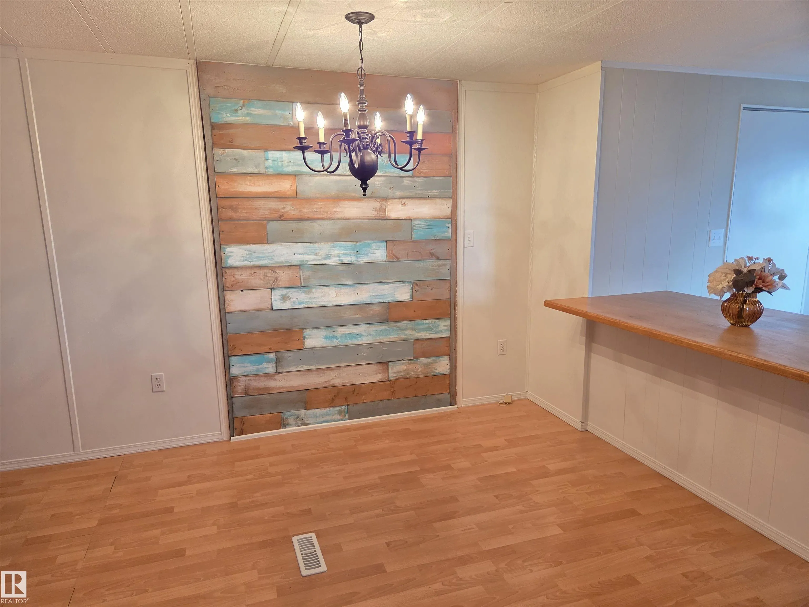 5 Calmar Mobile Home Park