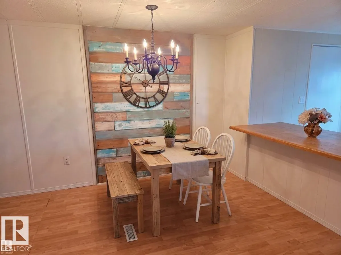 5 Calmar Mobile Home Park