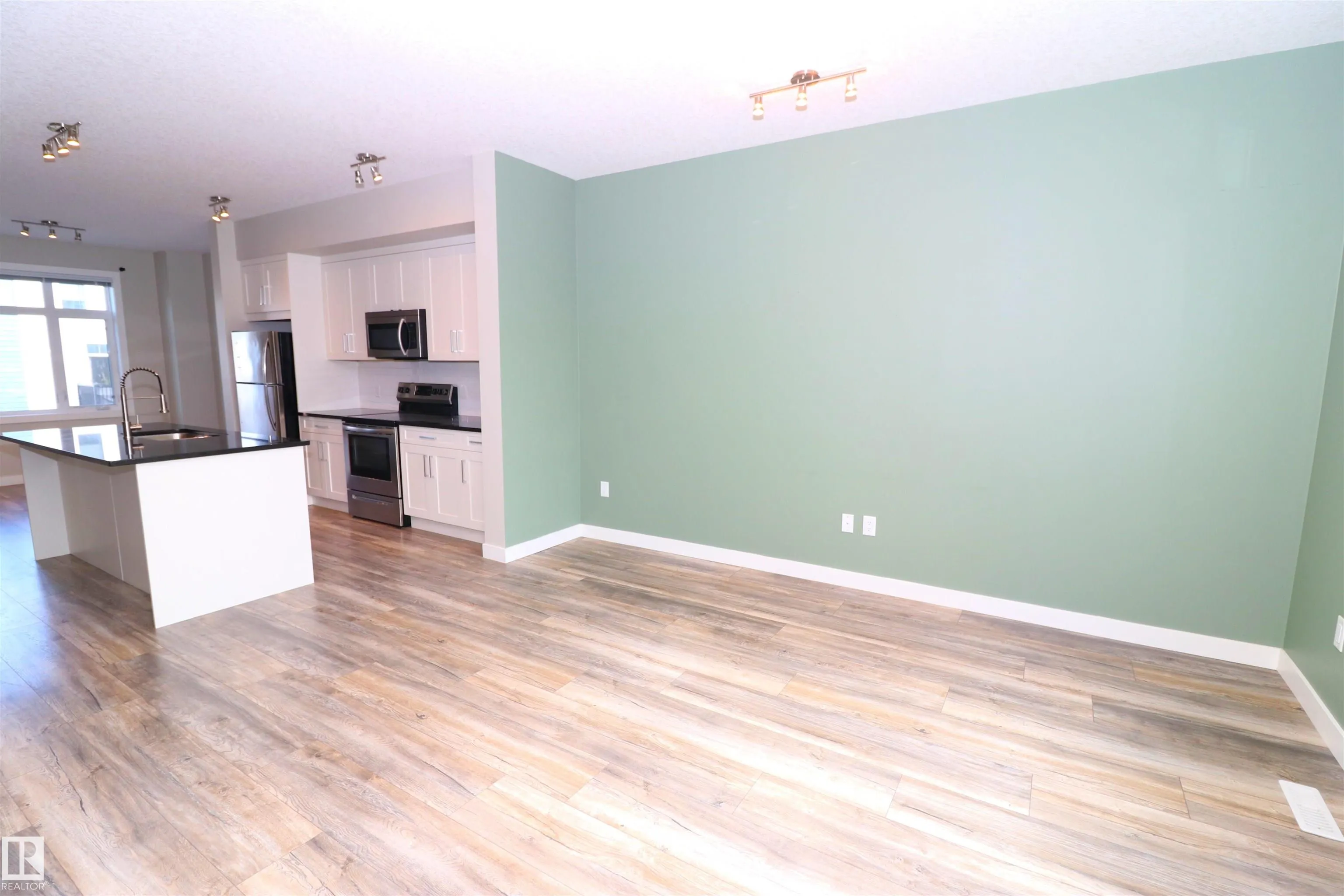 600 BELLEROSE Drive