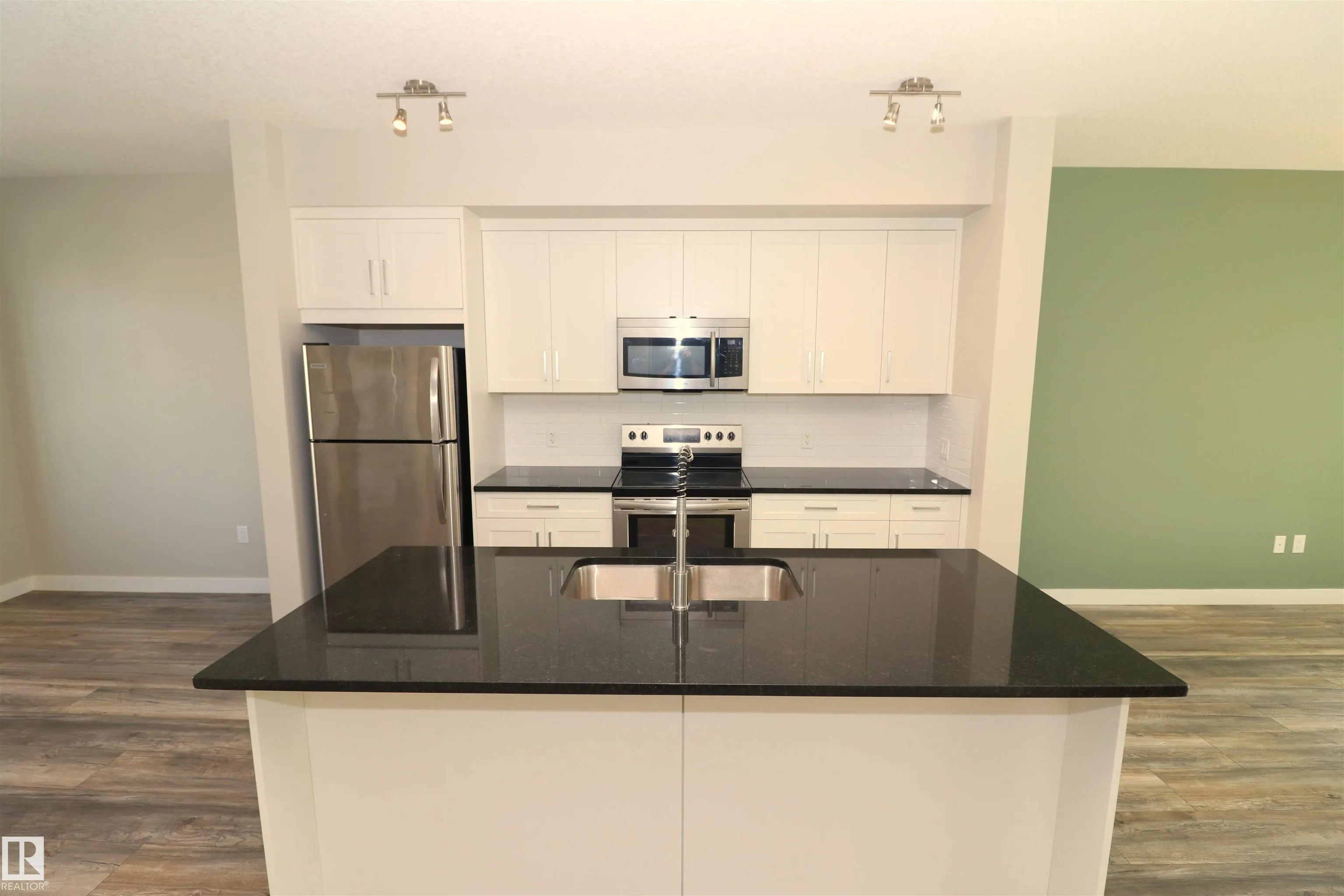 600 BELLEROSE Drive