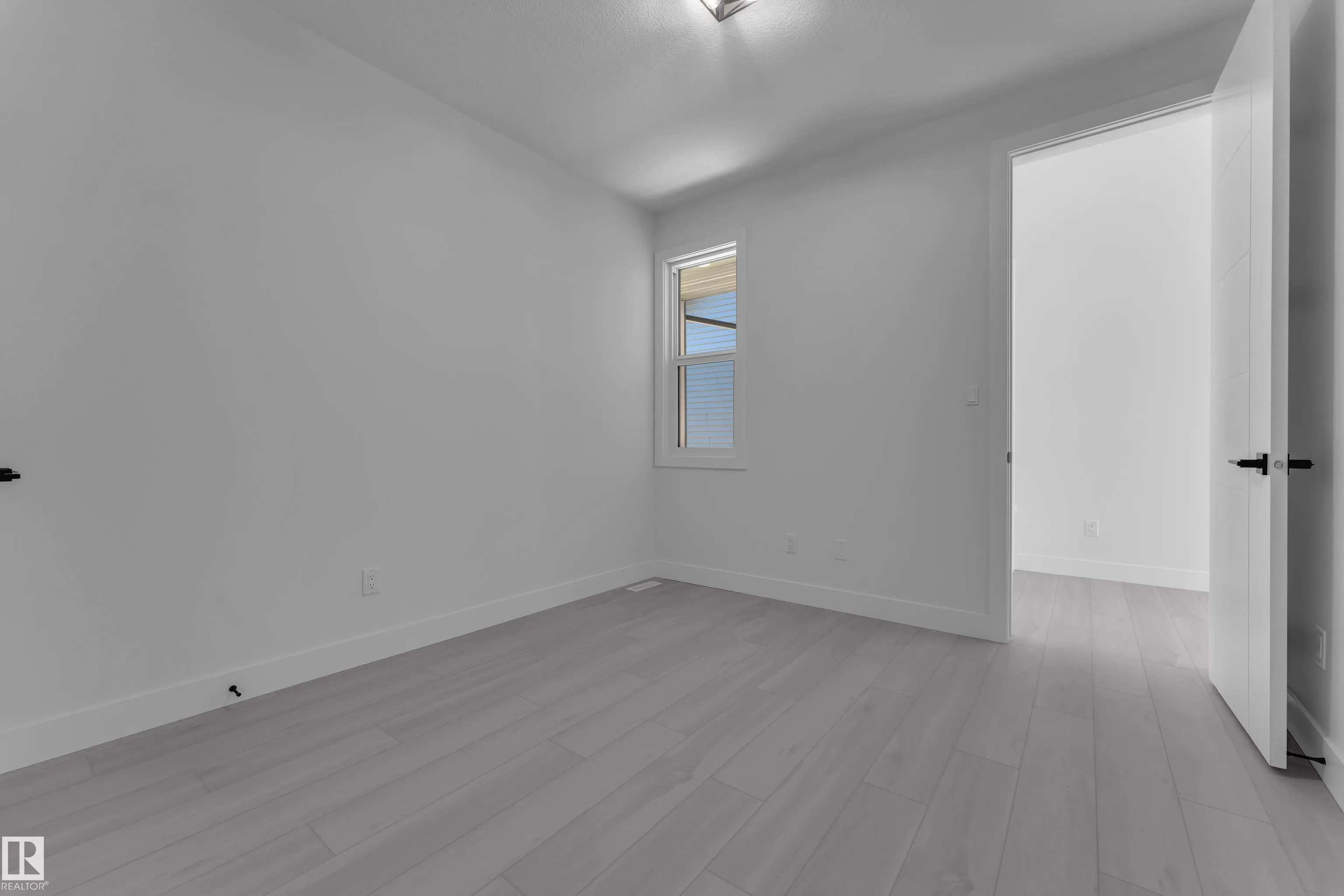 266 Falcon Crescent