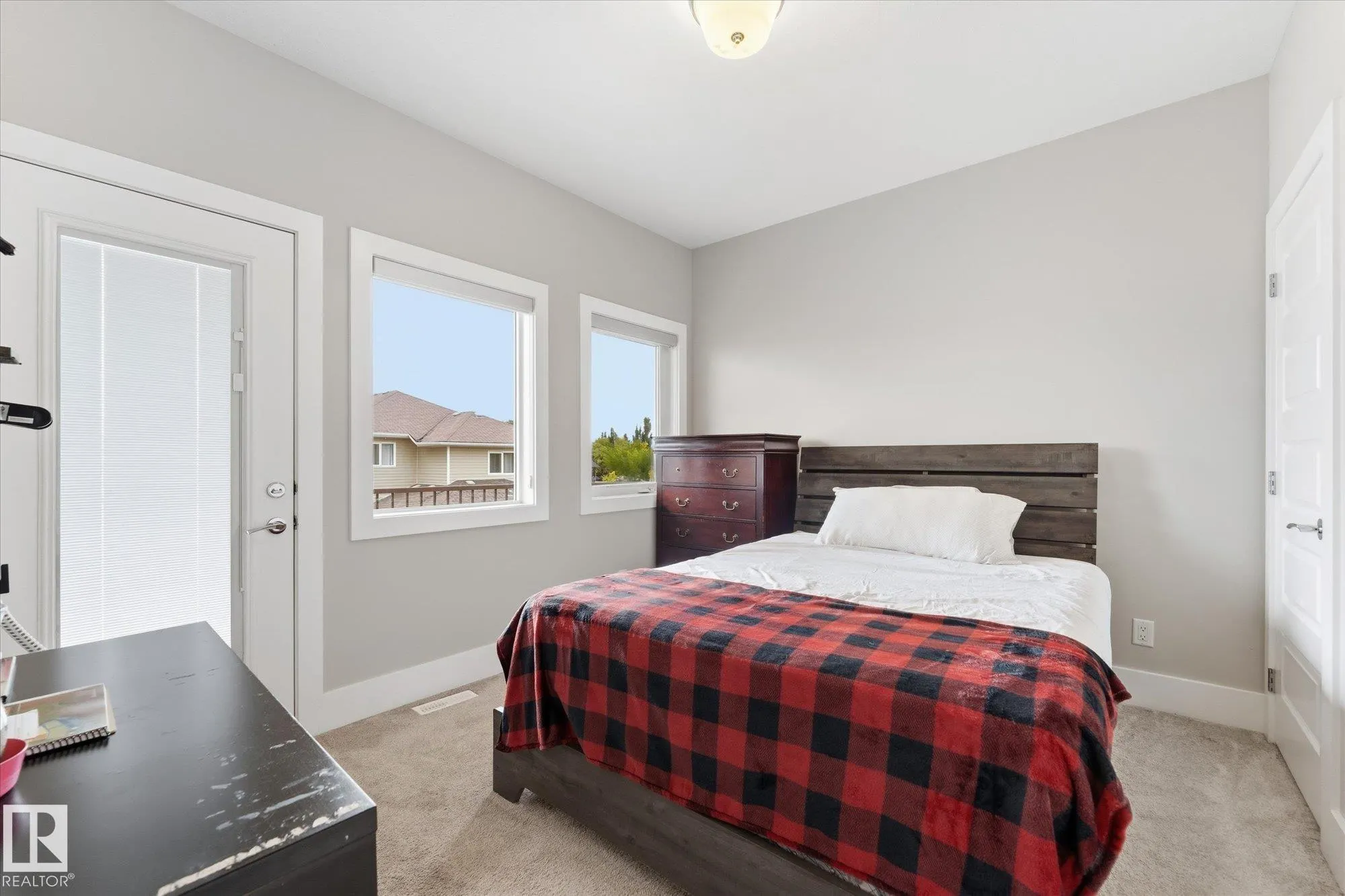 4 LAKESHORE Cove