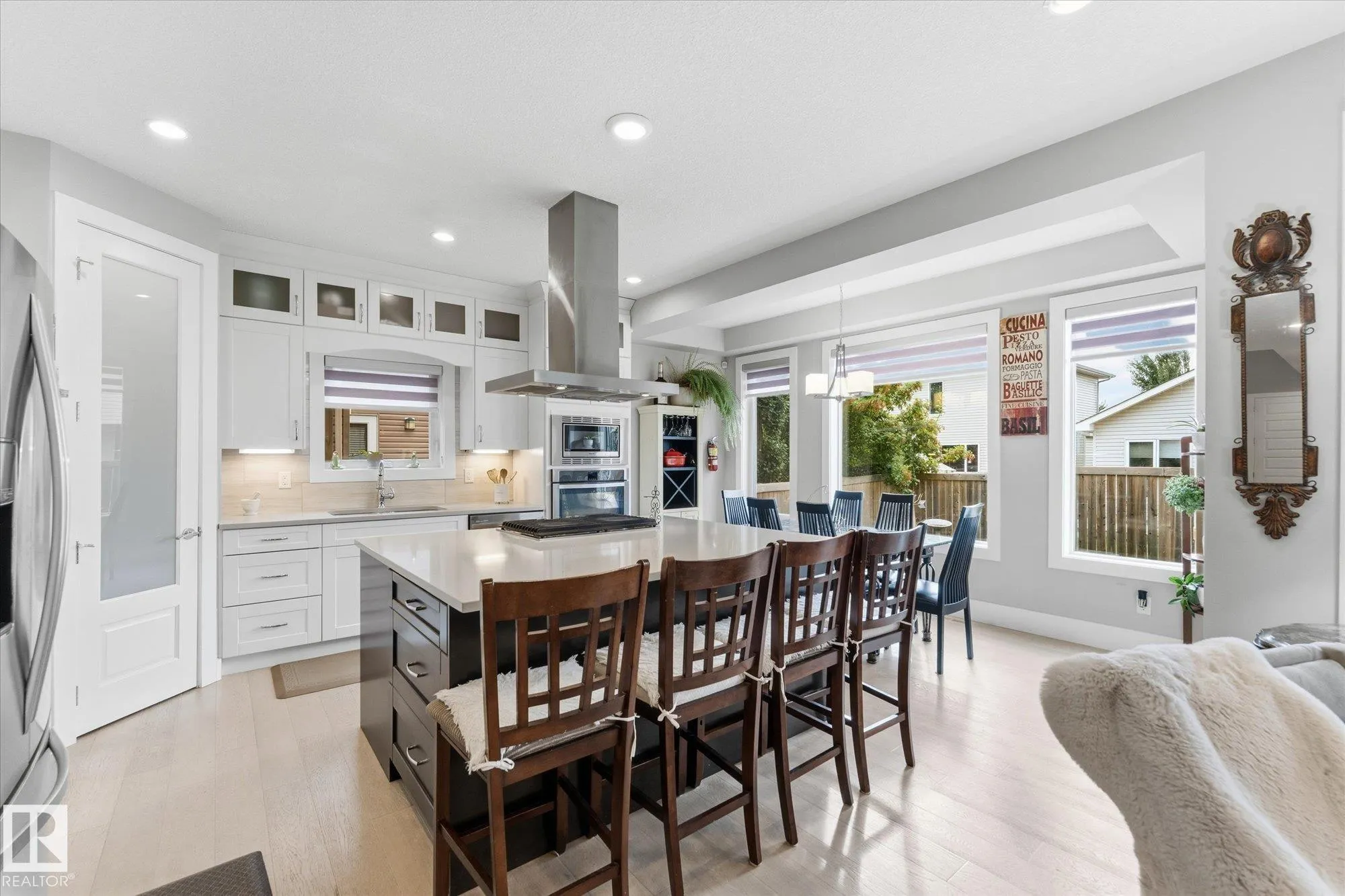4 LAKESHORE Cove