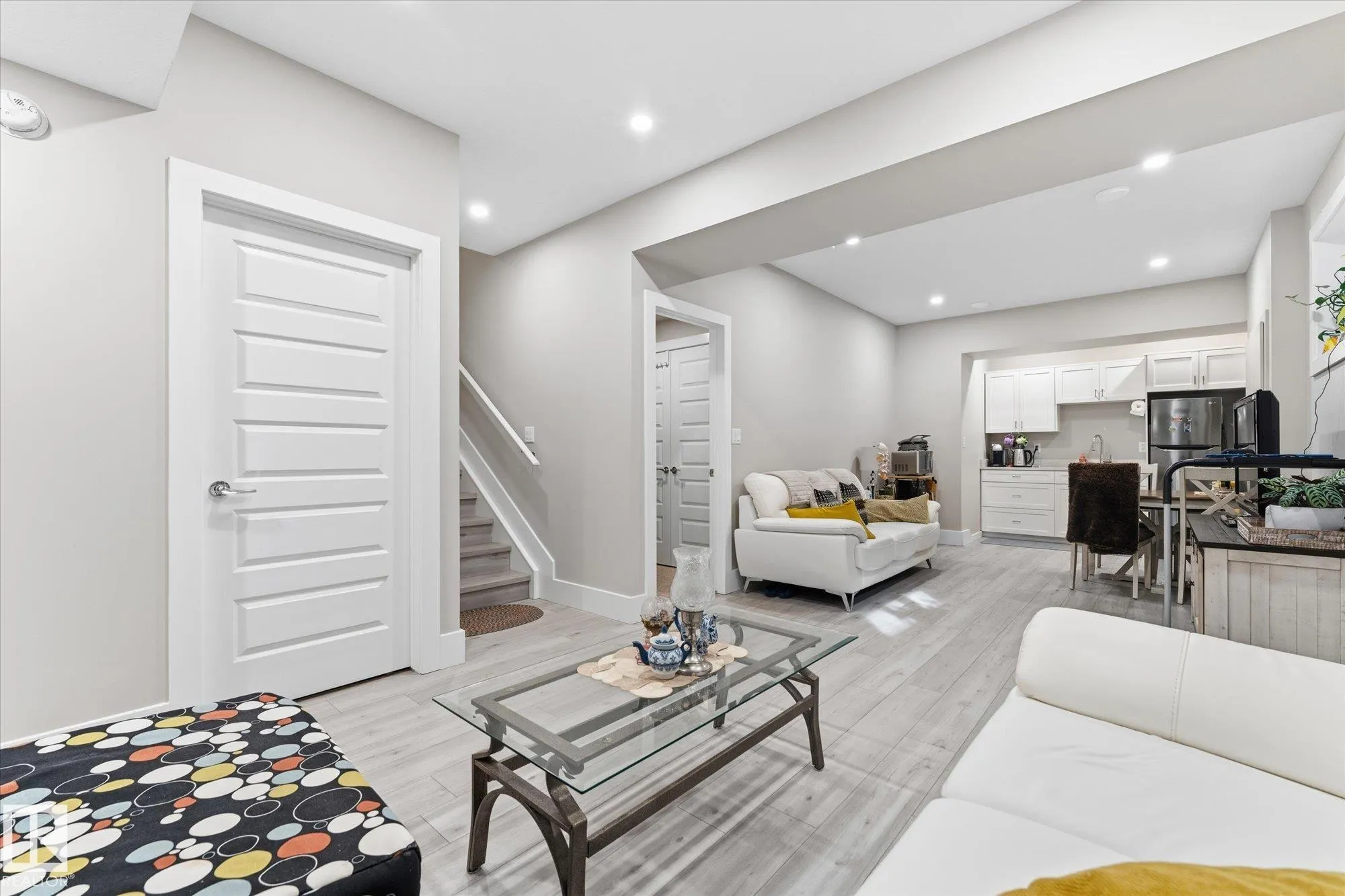 4 LAKESHORE Cove