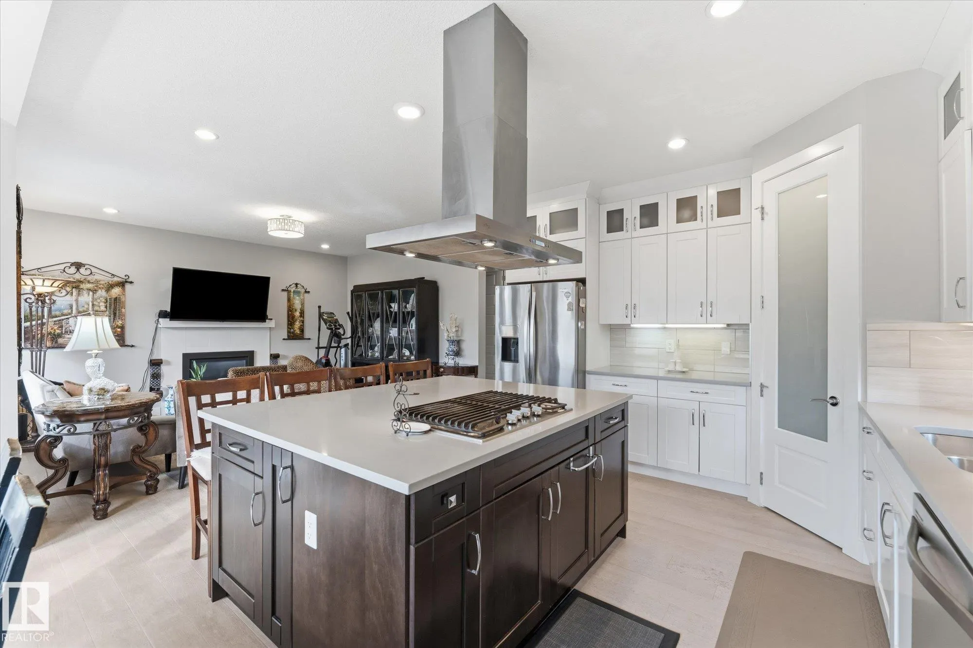 4 LAKESHORE Cove