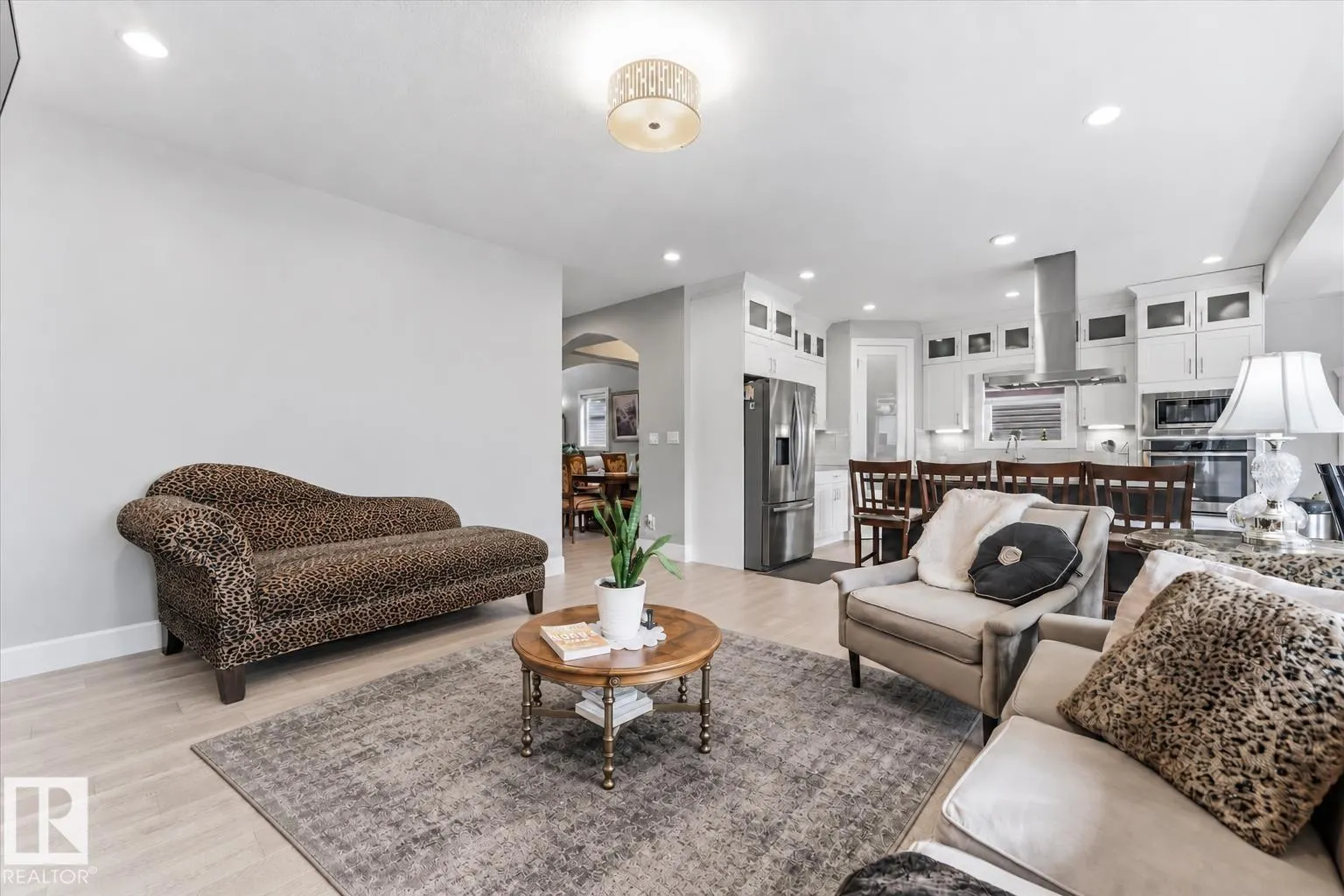 4 LAKESHORE Cove