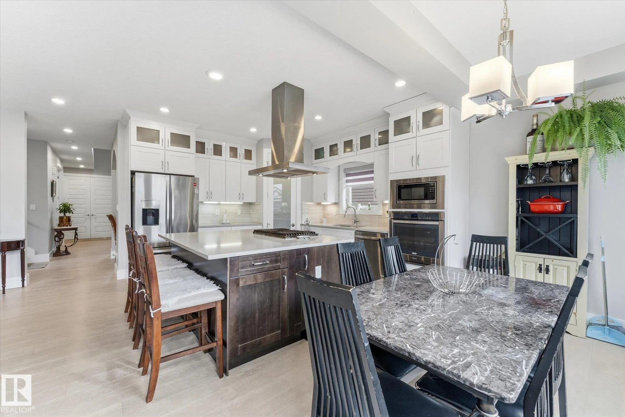 4 LAKESHORE Cove