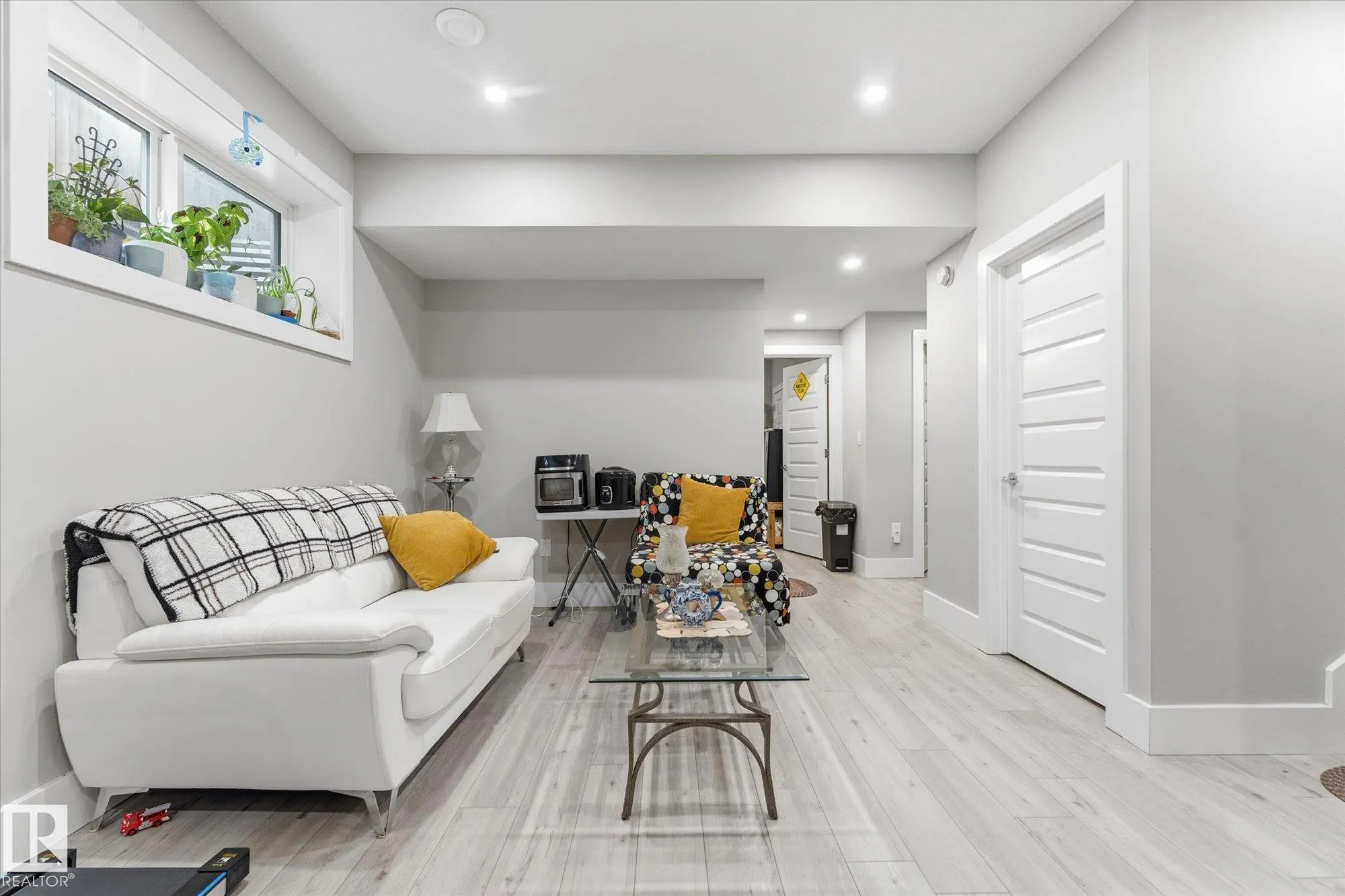 4 LAKESHORE Cove