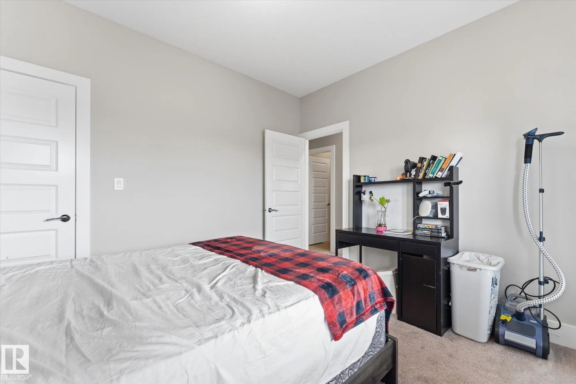 4 LAKESHORE Cove