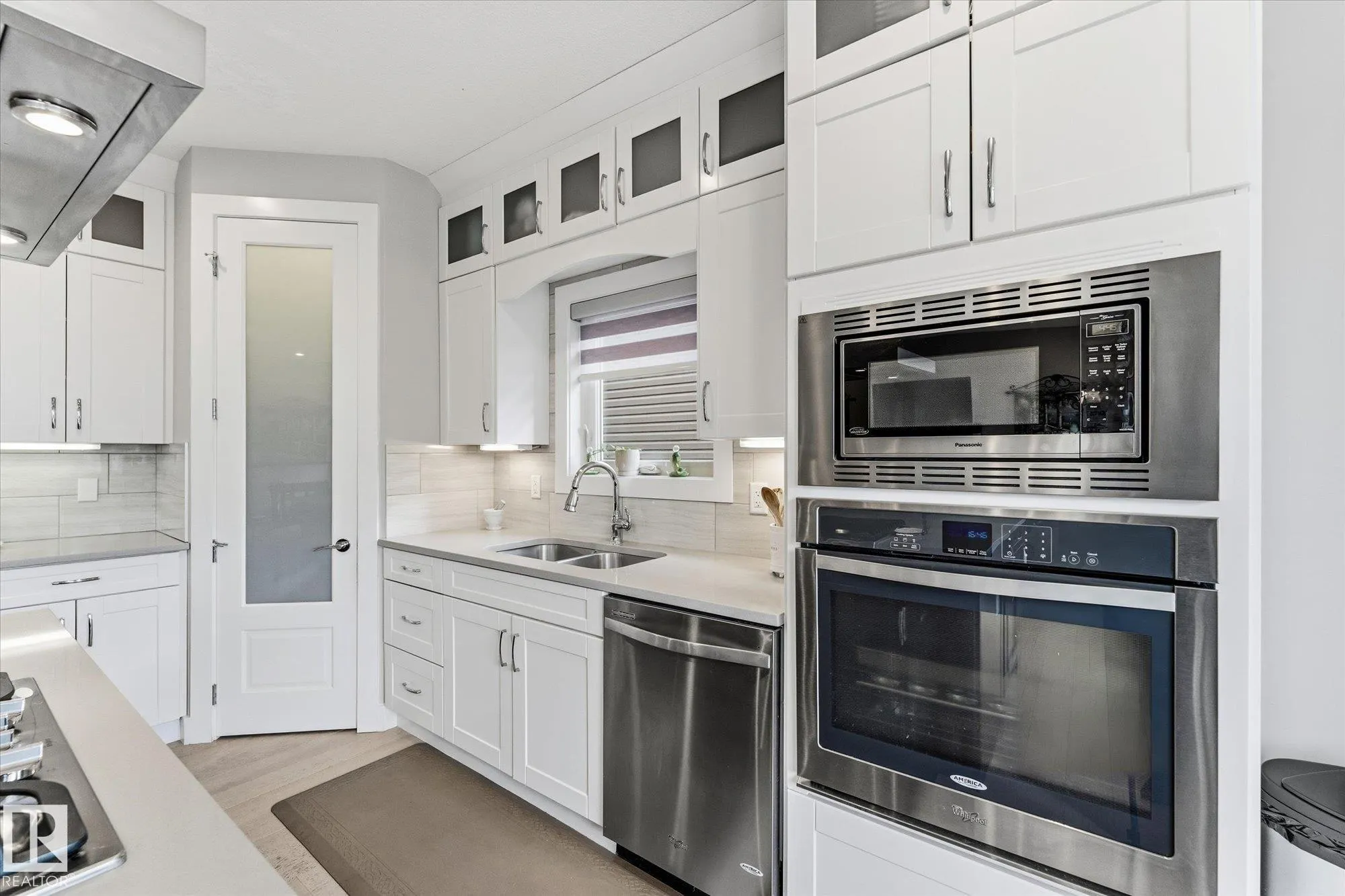4 LAKESHORE Cove