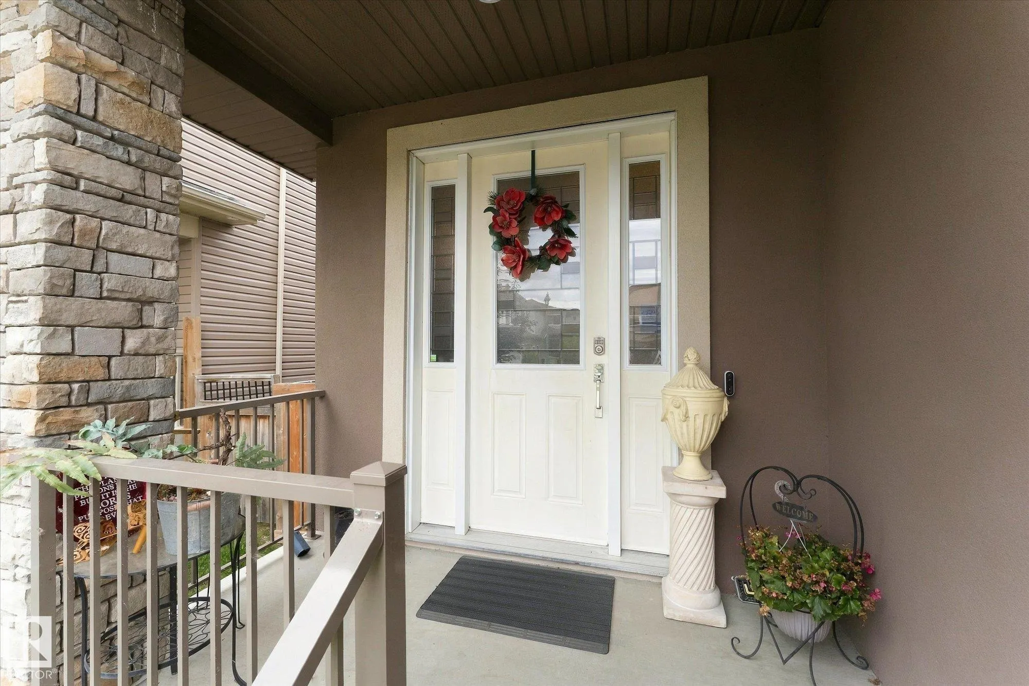 4 LAKESHORE Cove