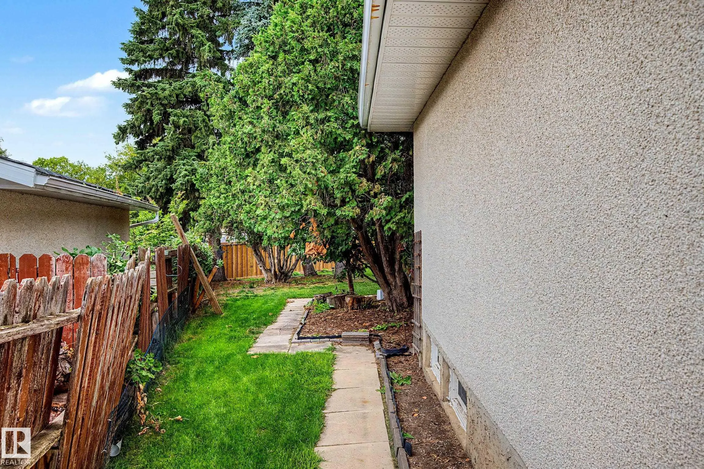 23 MONTCALM Crescent