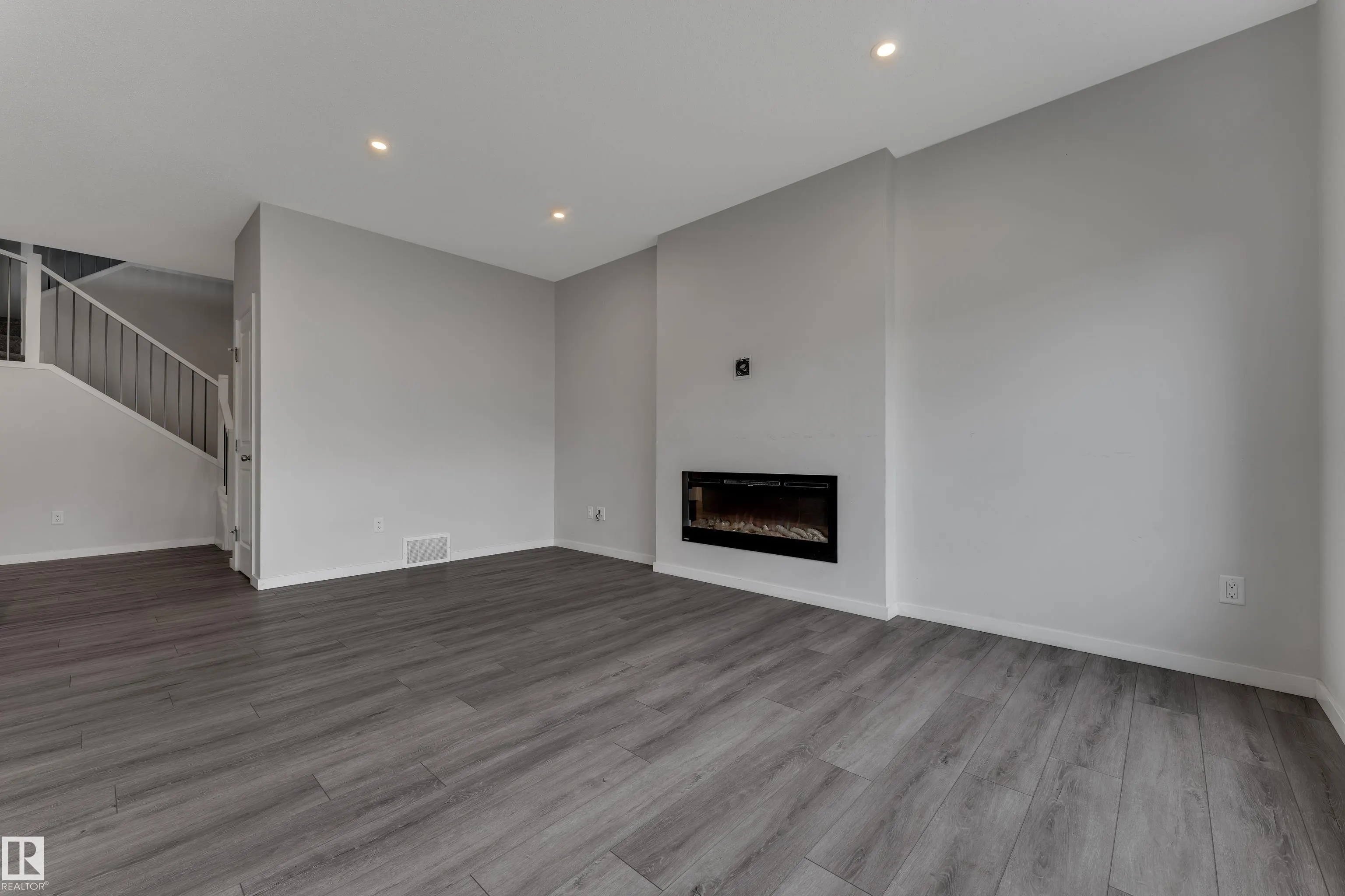 9450 PEAR Crescent