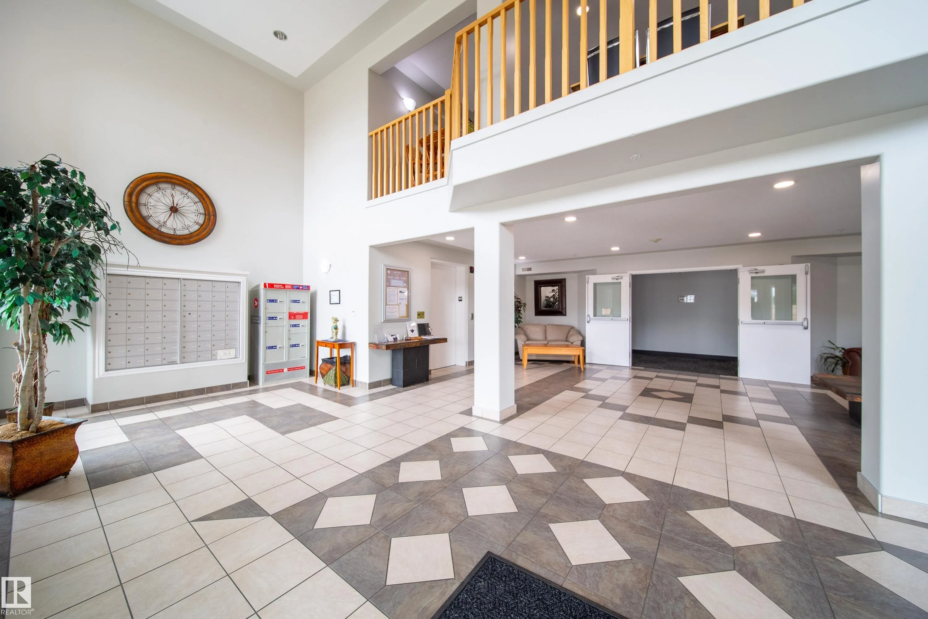 7801 GOLF COURSE Road