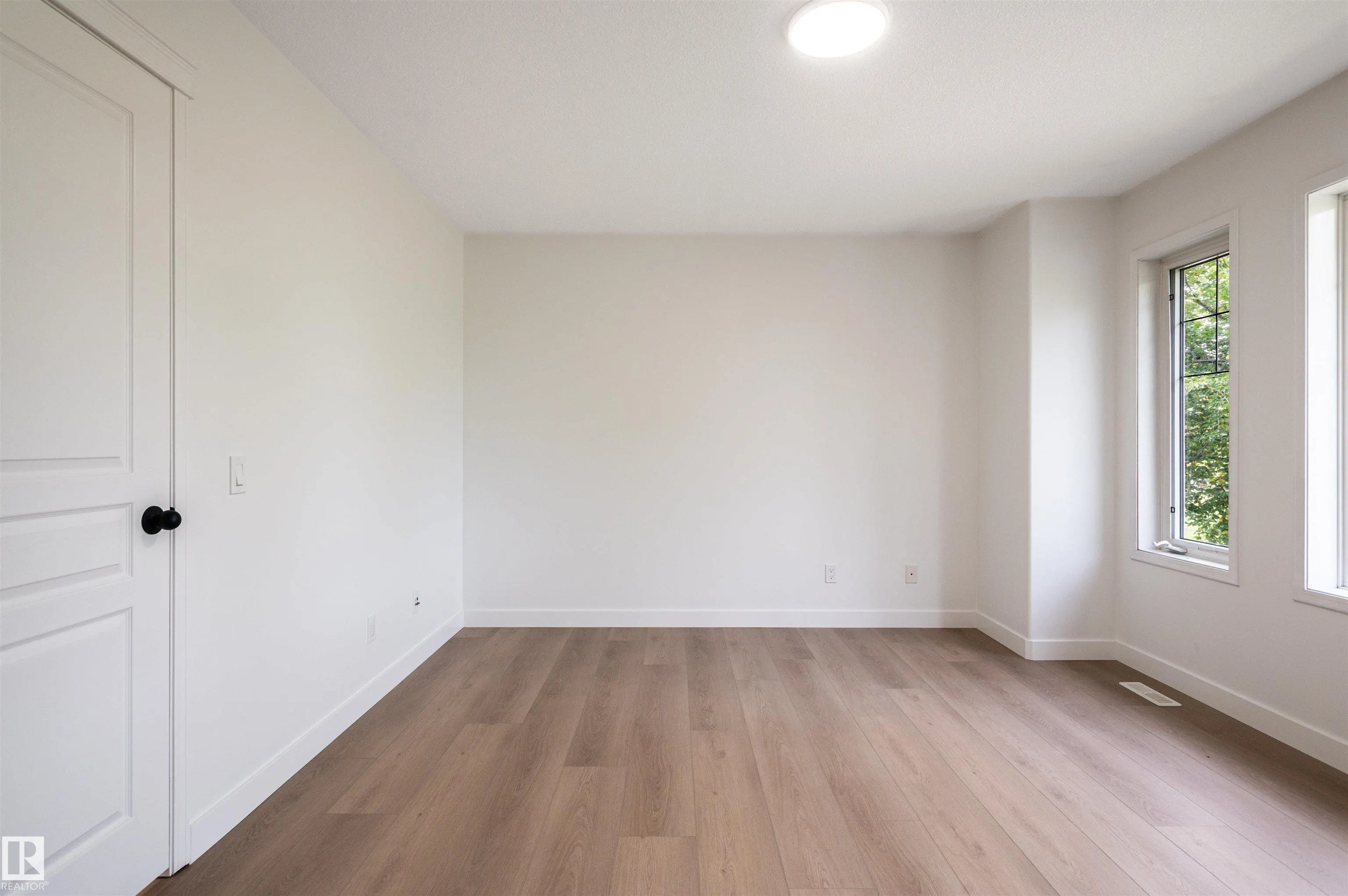 404 HEMINGWAY Road