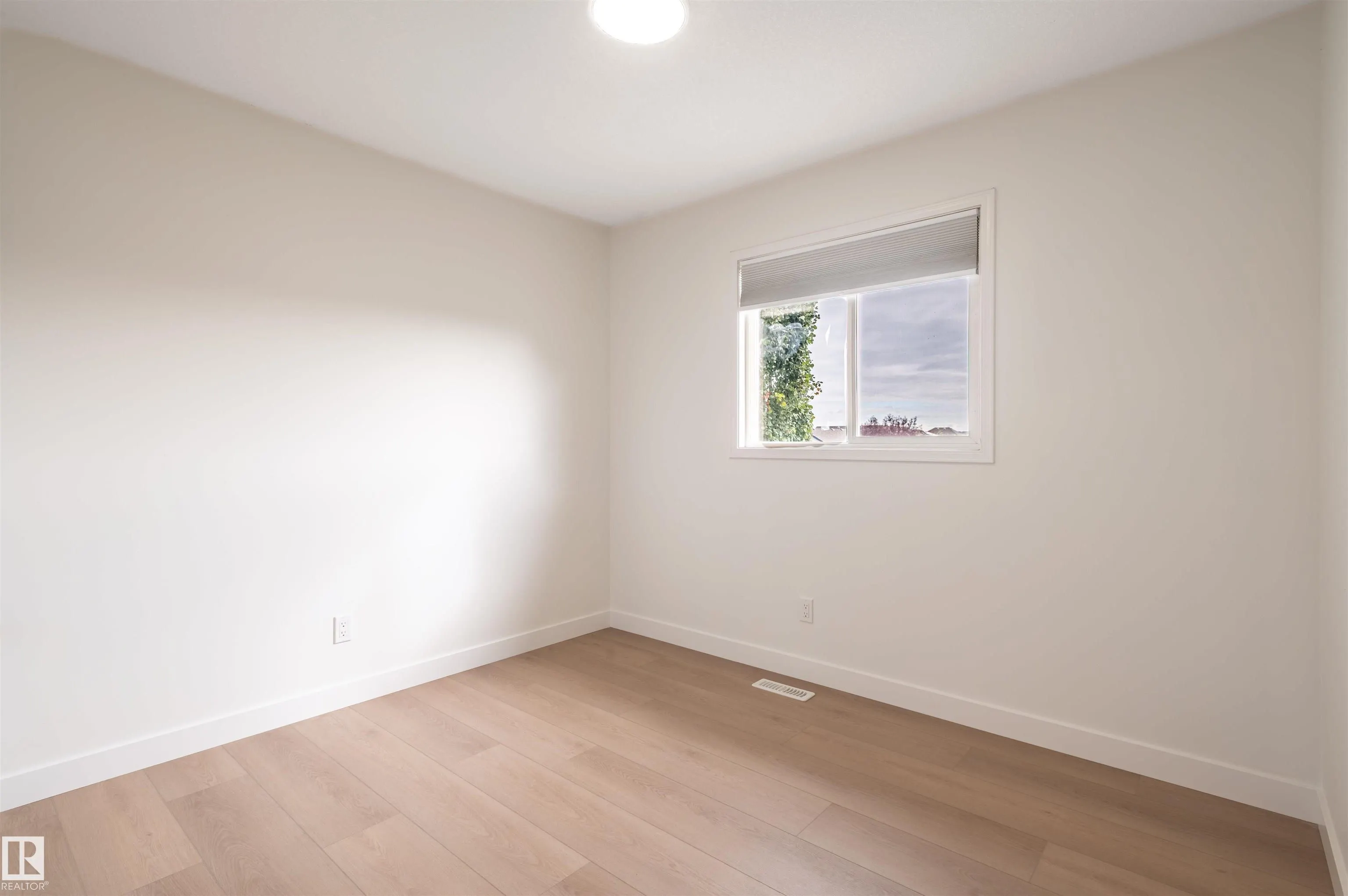 404 HEMINGWAY Road