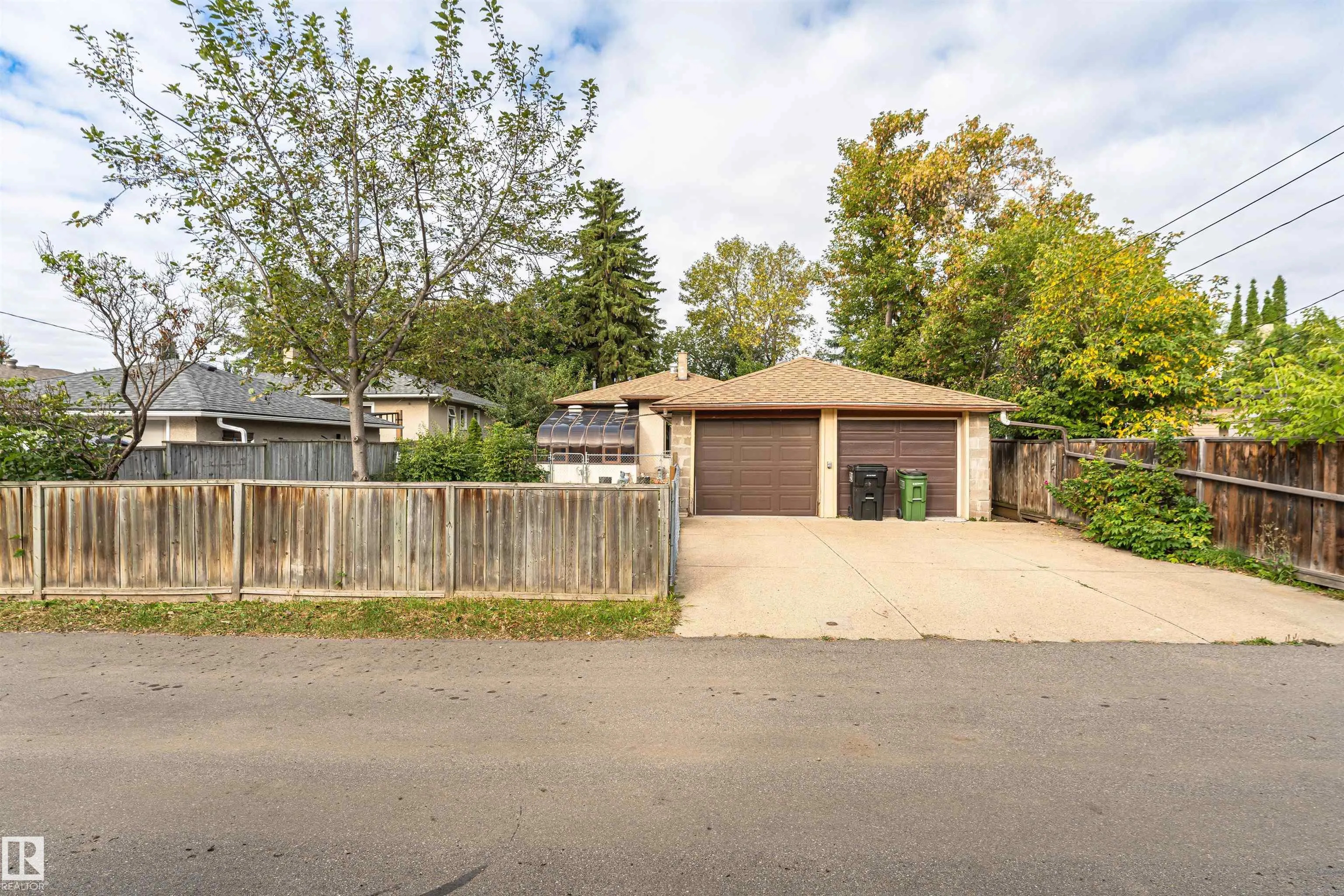10807 136 Street