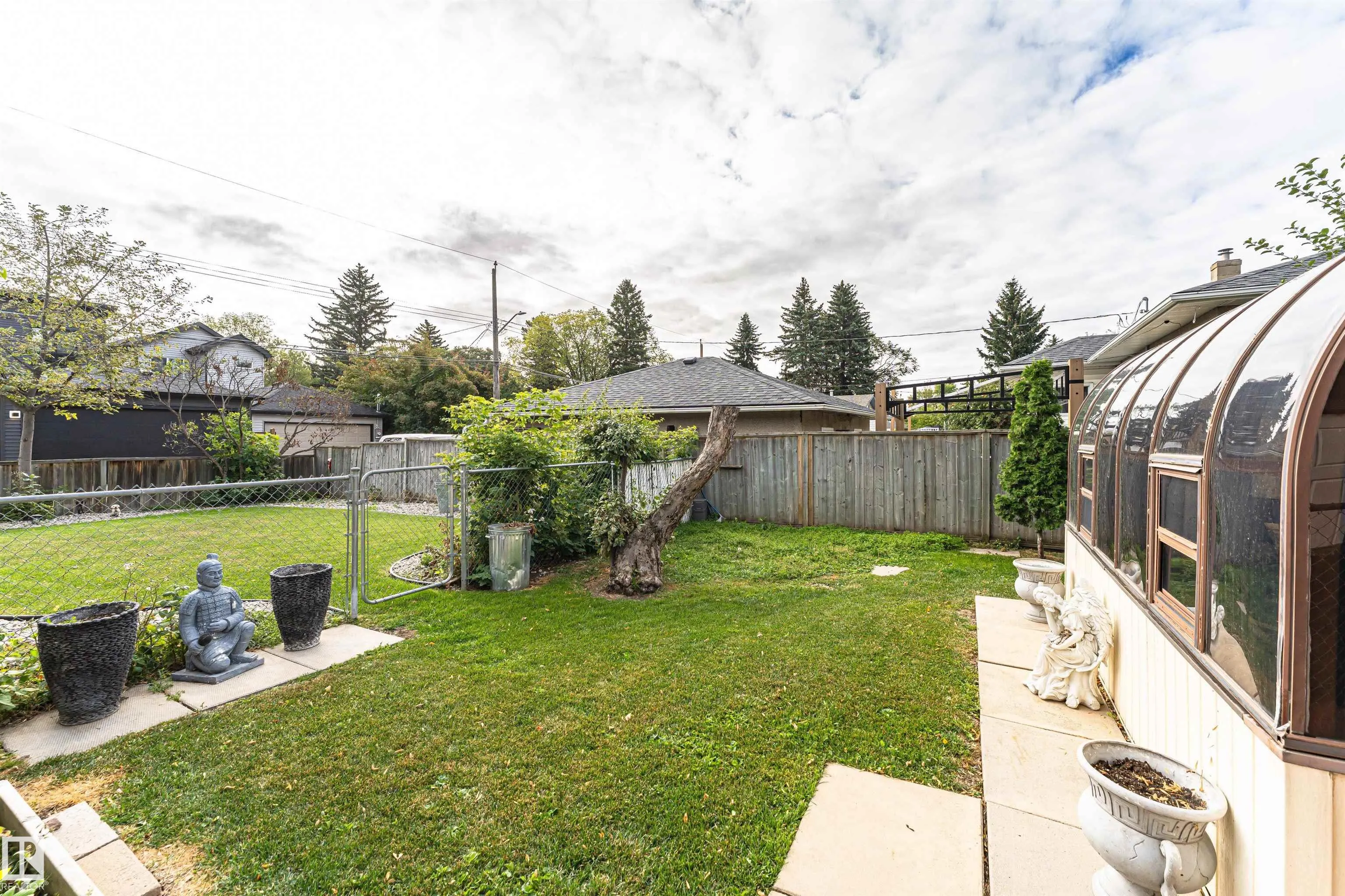 10807 136 Street