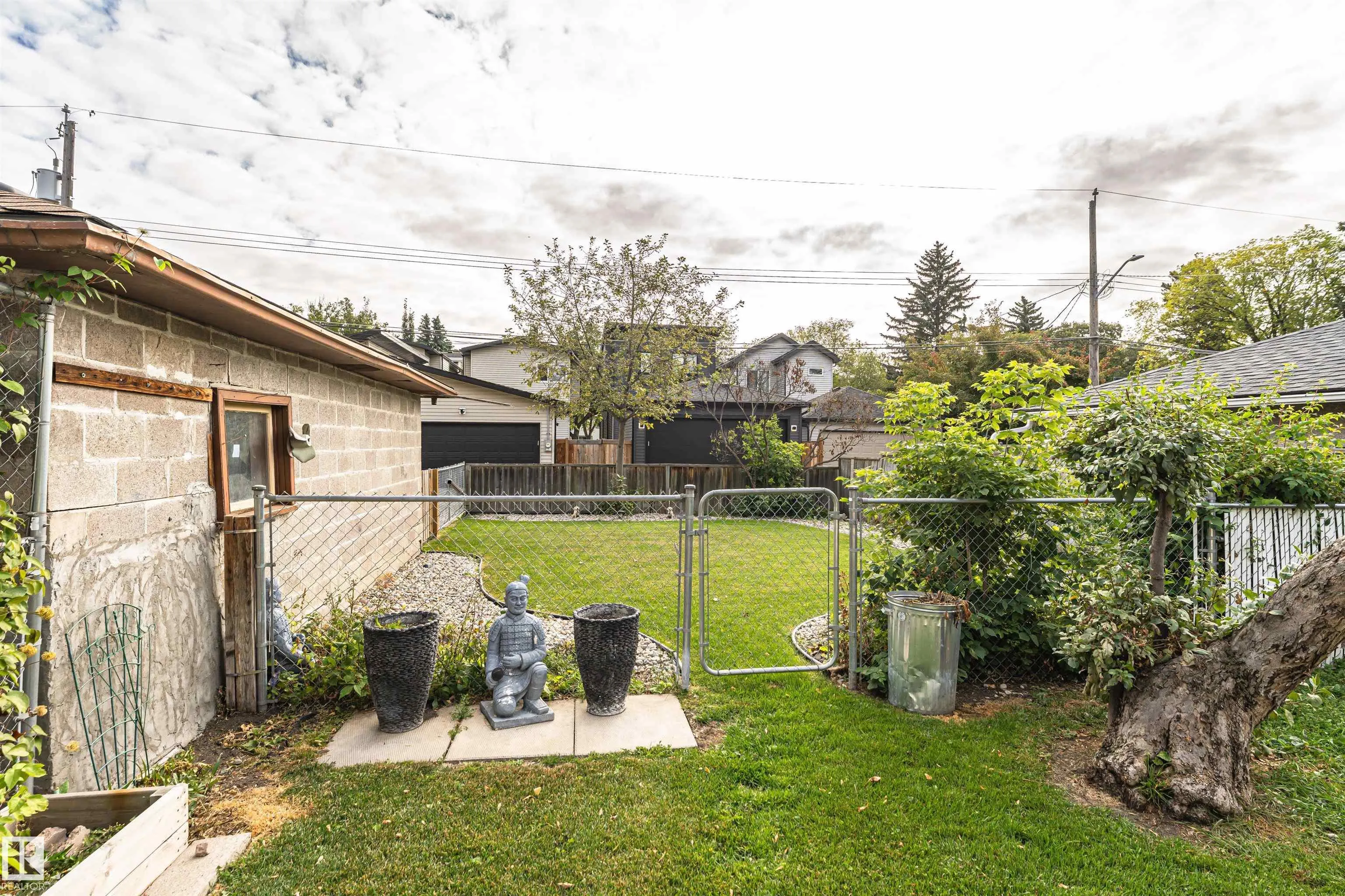10807 136 Street