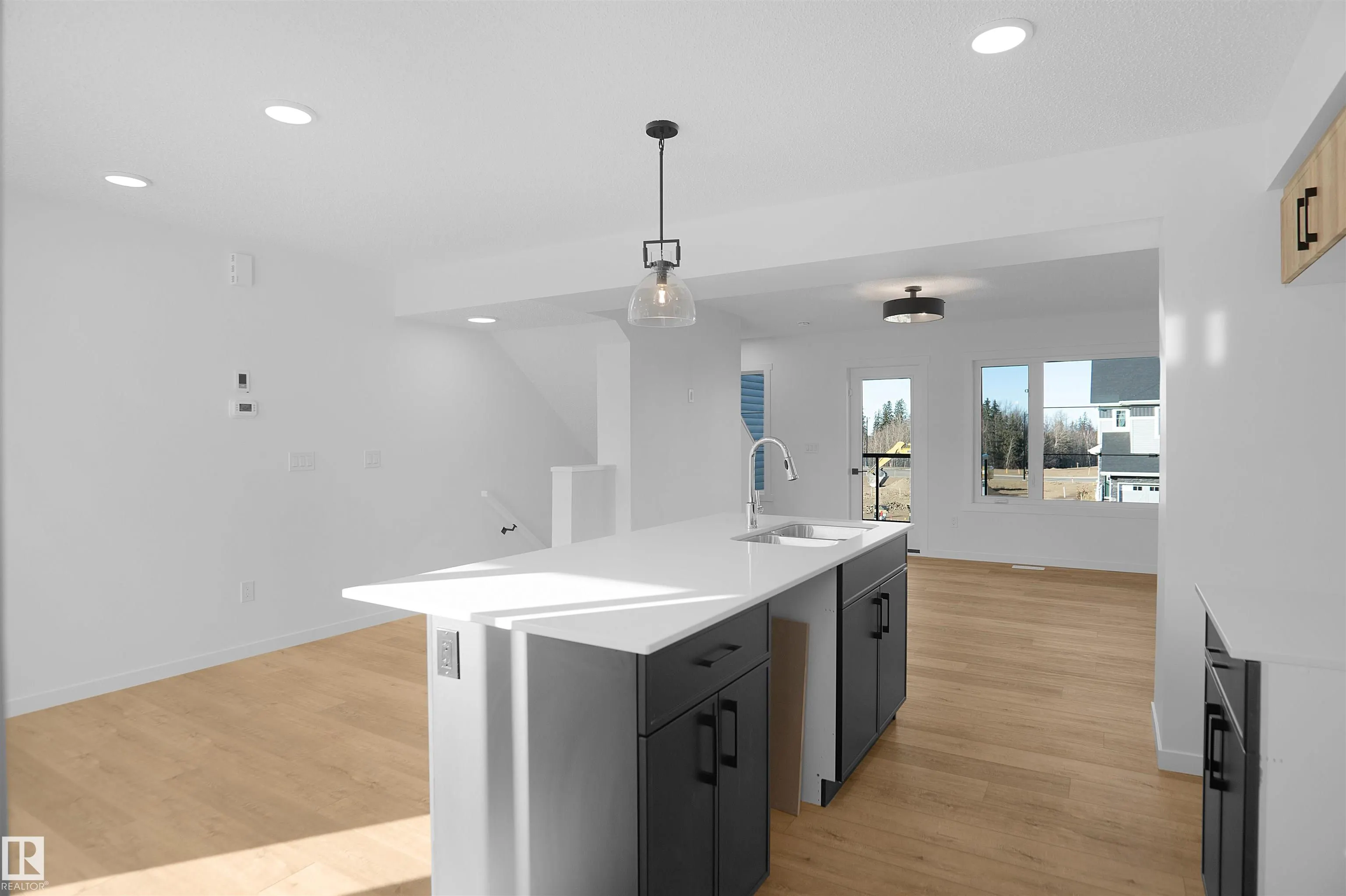 9 Edgewater Close