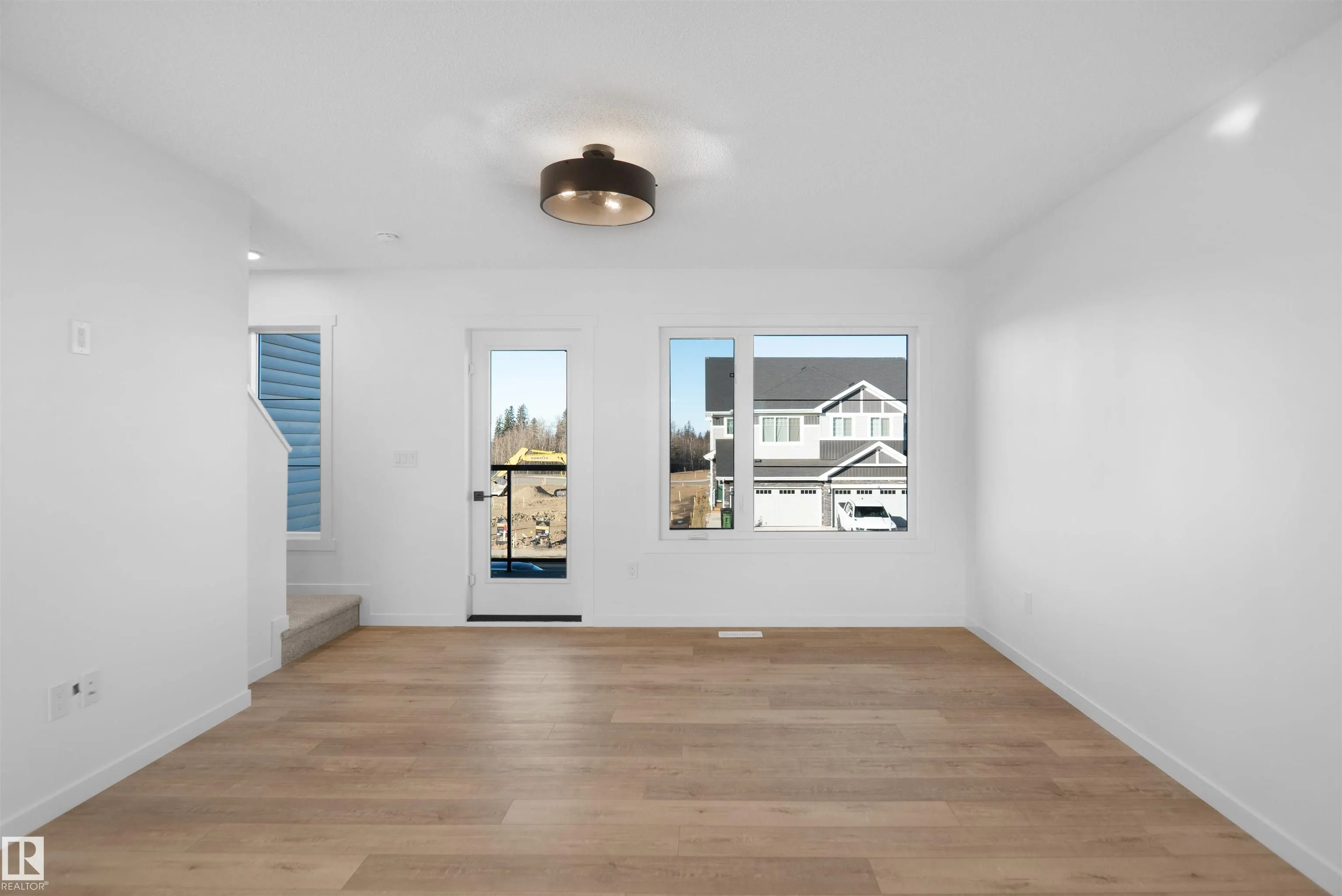 9 Edgewater Close