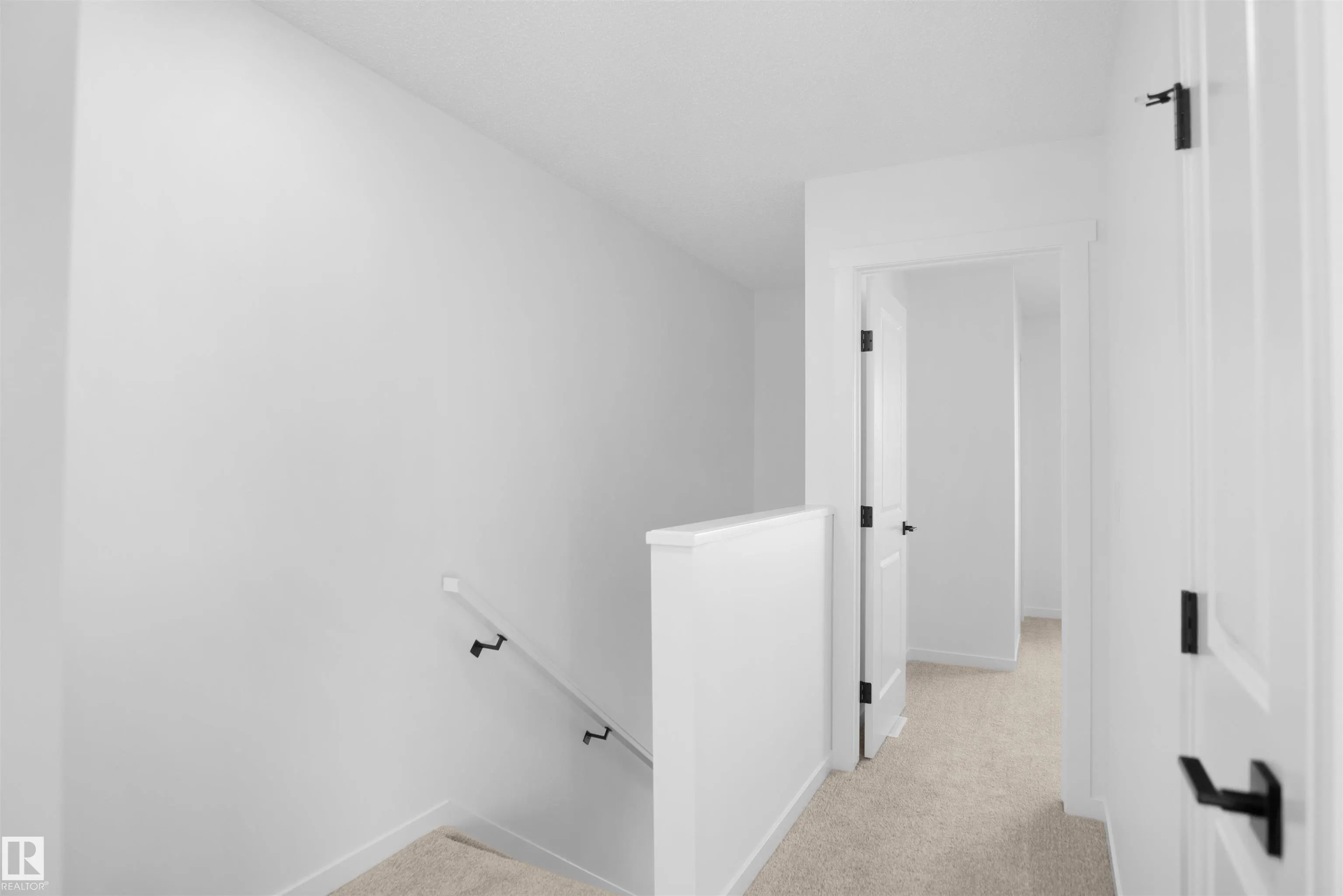 9 Edgewater Close