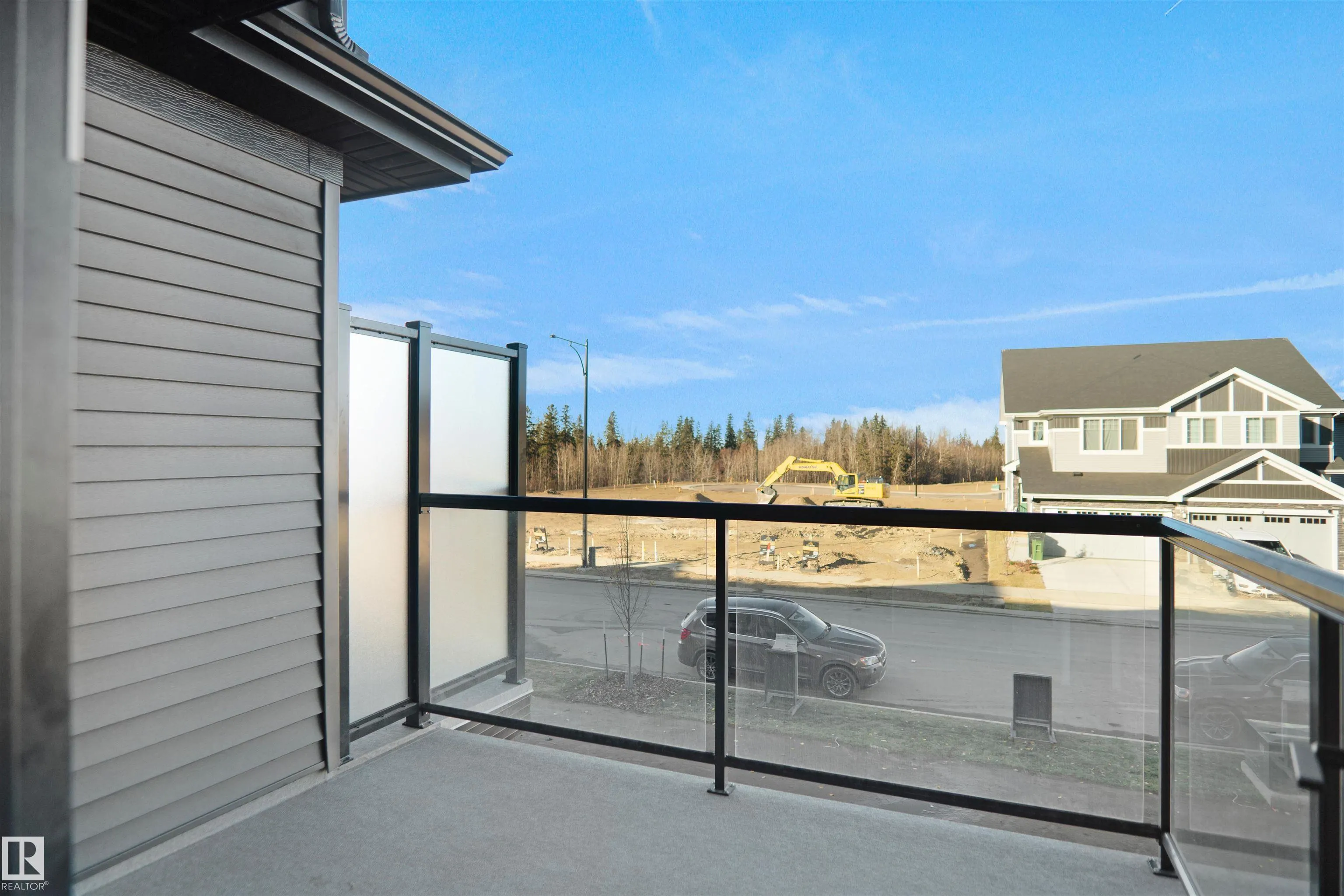 9 Edgewater Close