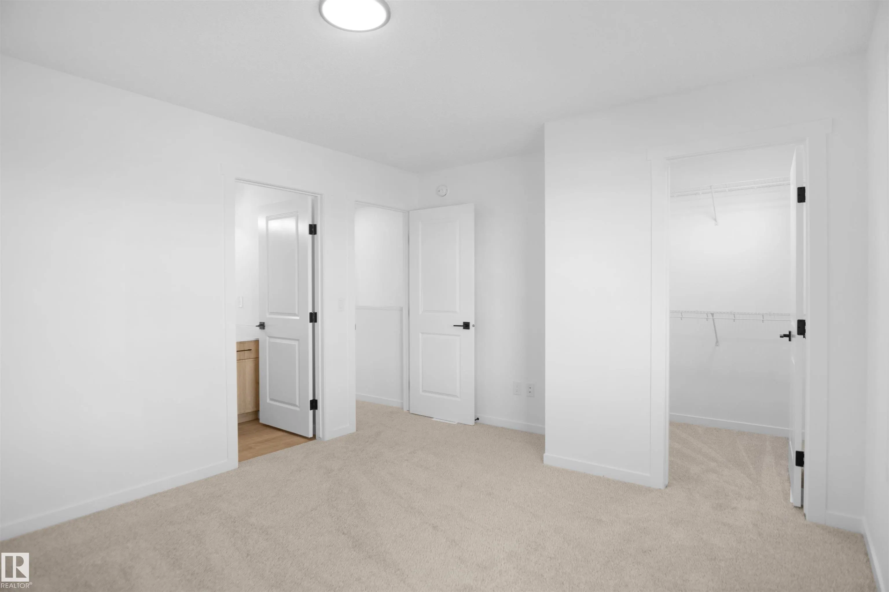 9 Edgewater Close