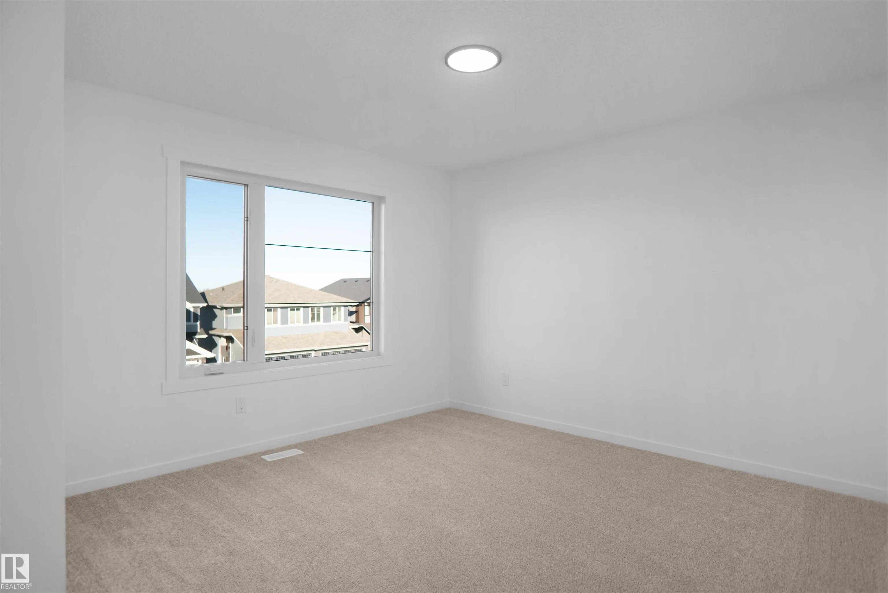 9 Edgewater Close
