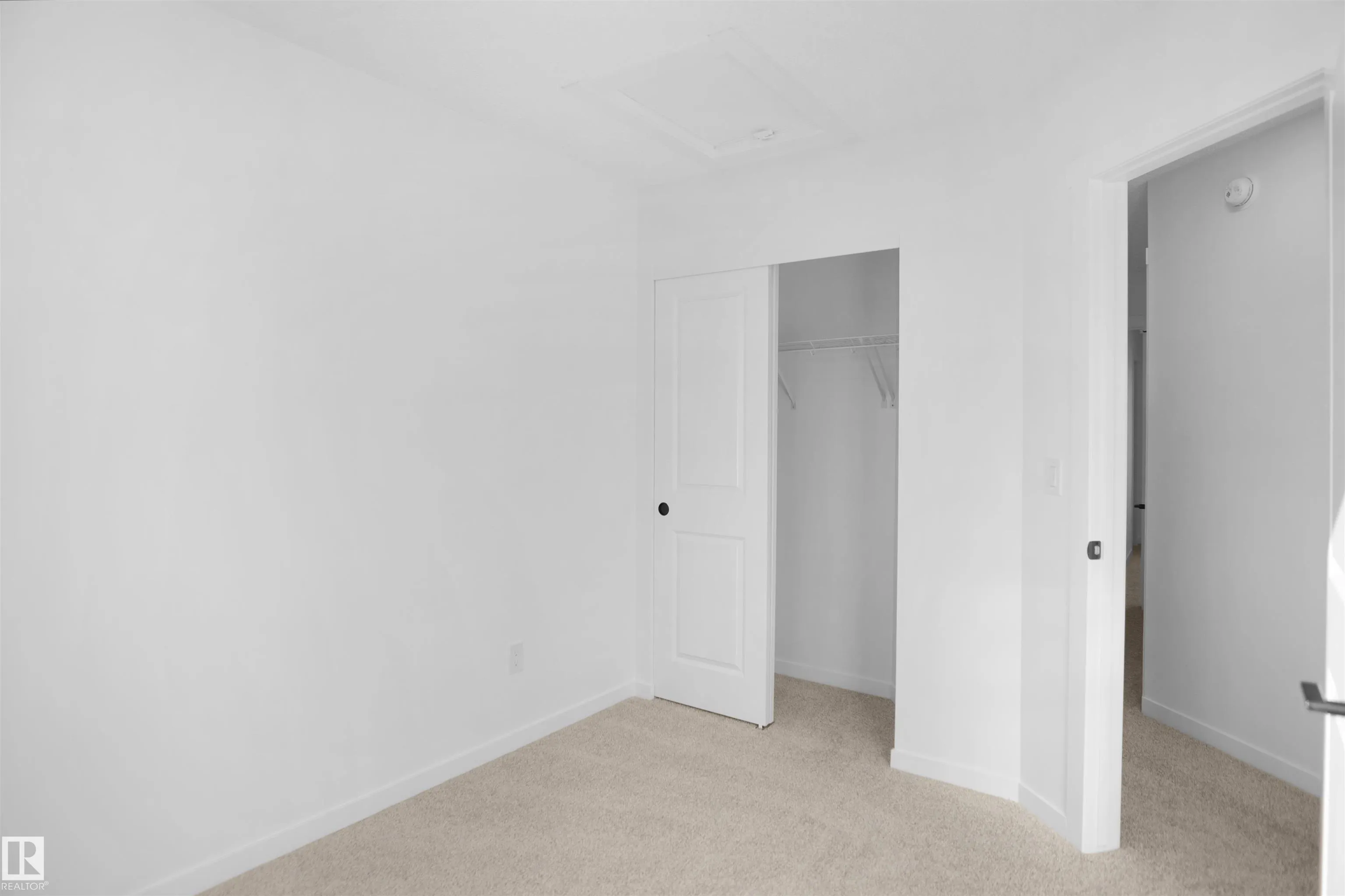 9 Edgewater Close