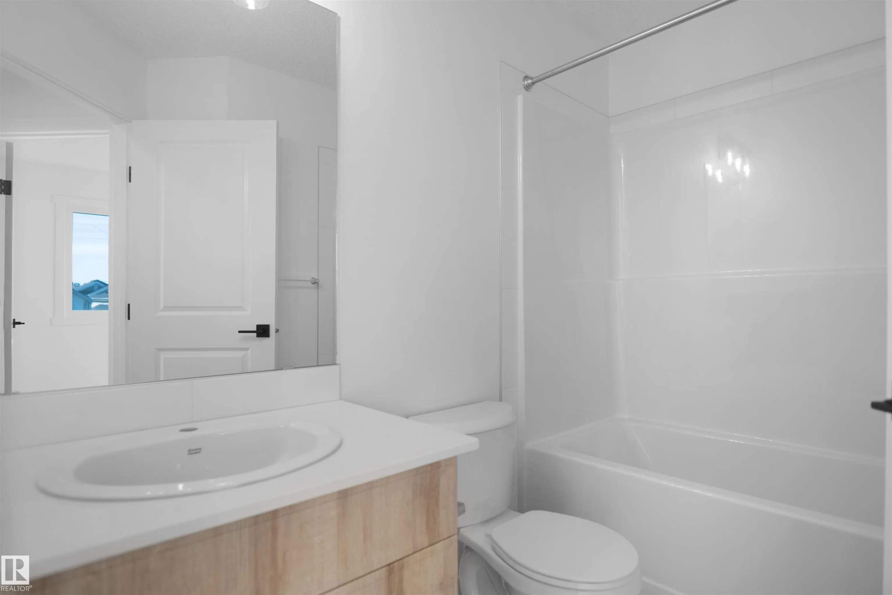 9 Edgewater Close