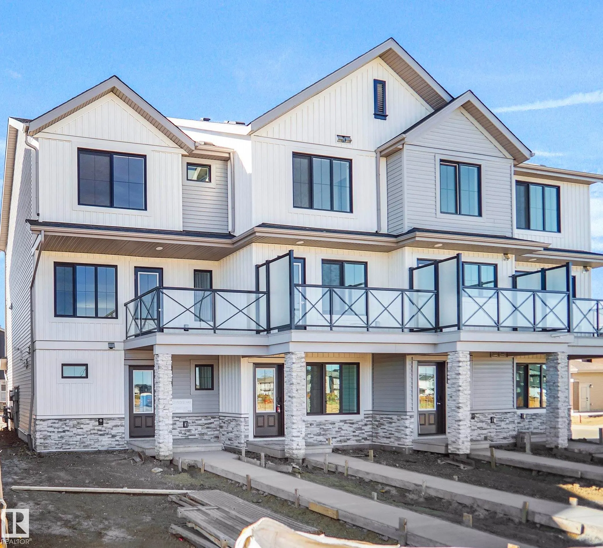 9 Edgewater Close