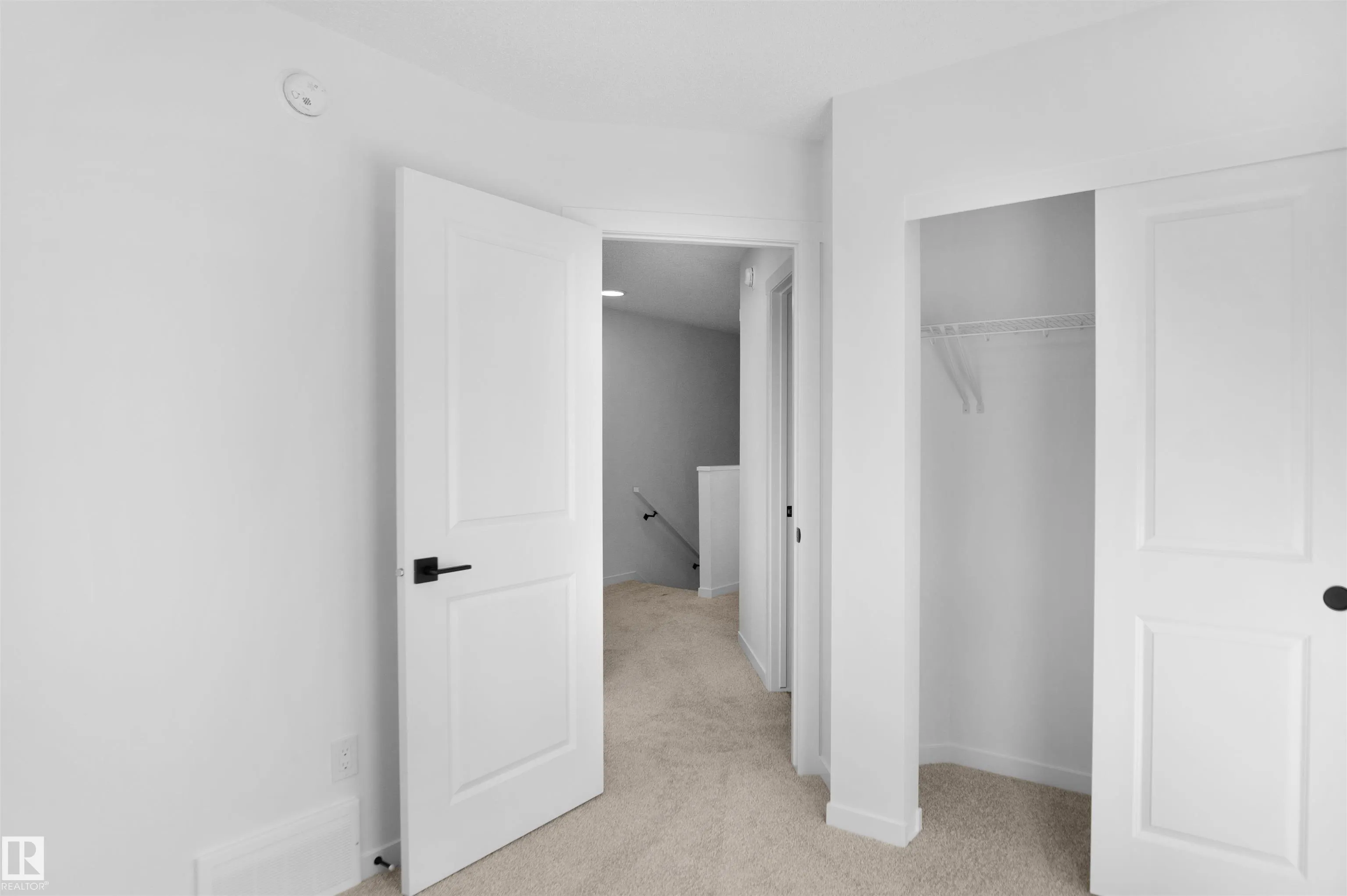 9 Edgewater Close