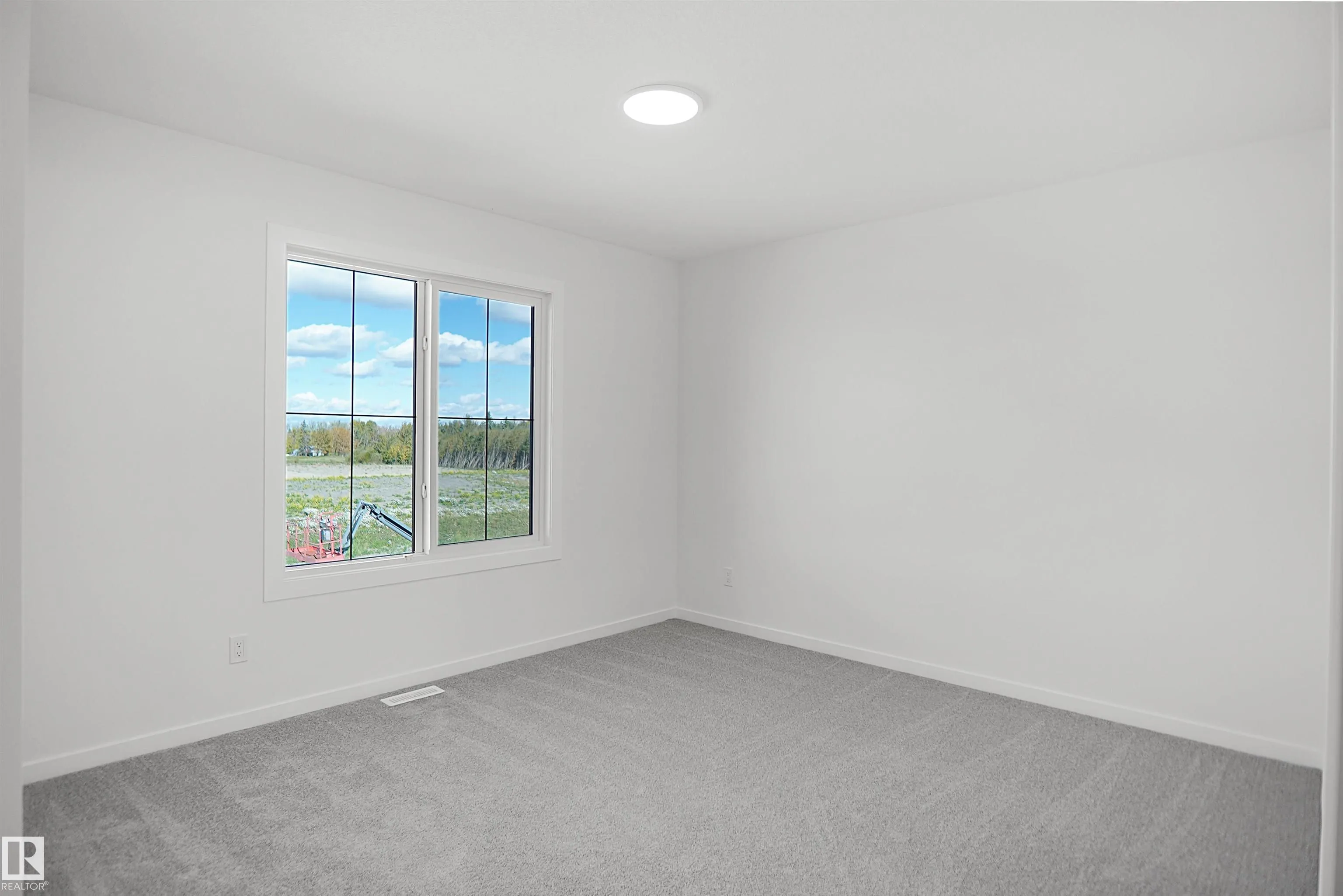 3 Edgewater Close