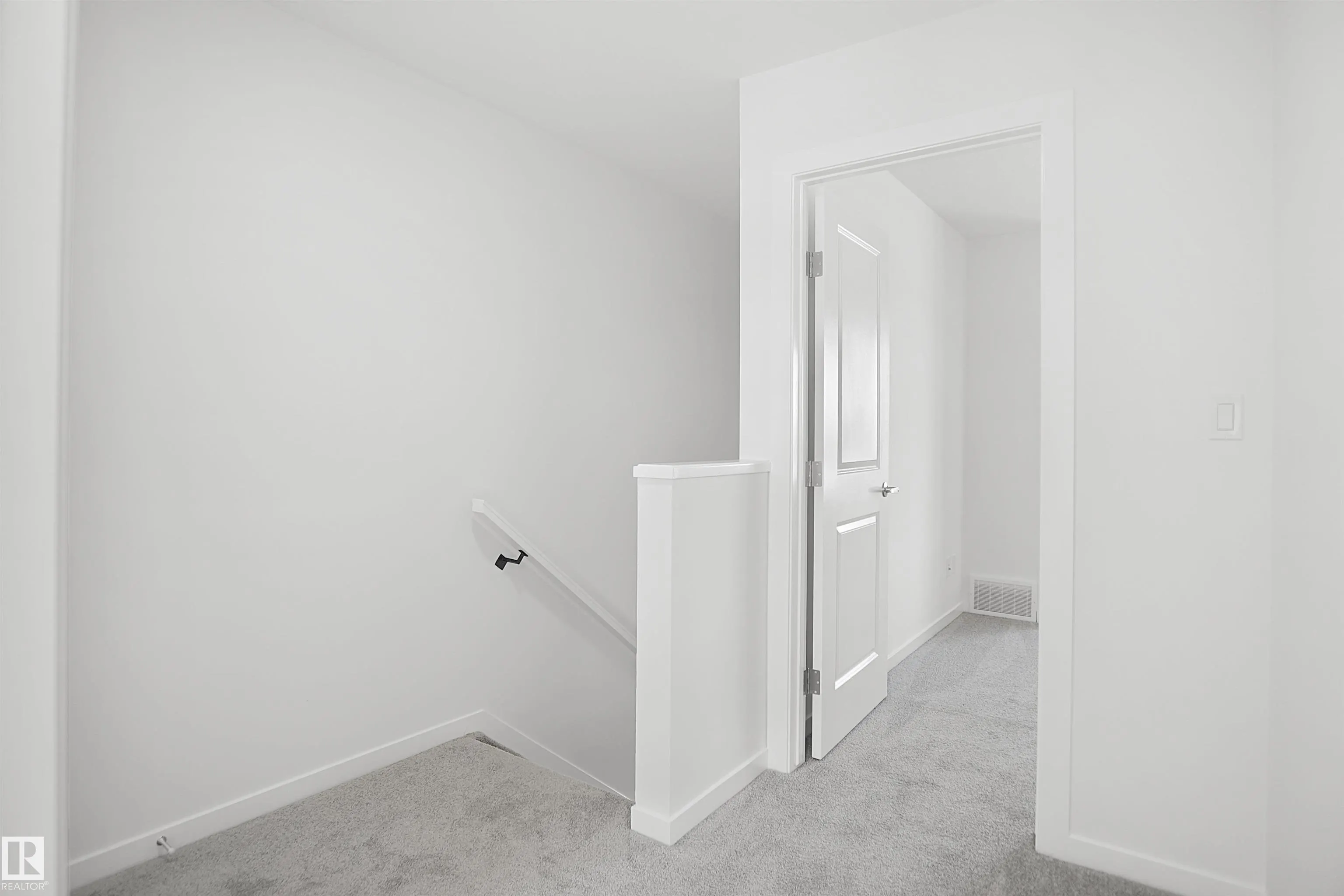 3 Edgewater Close