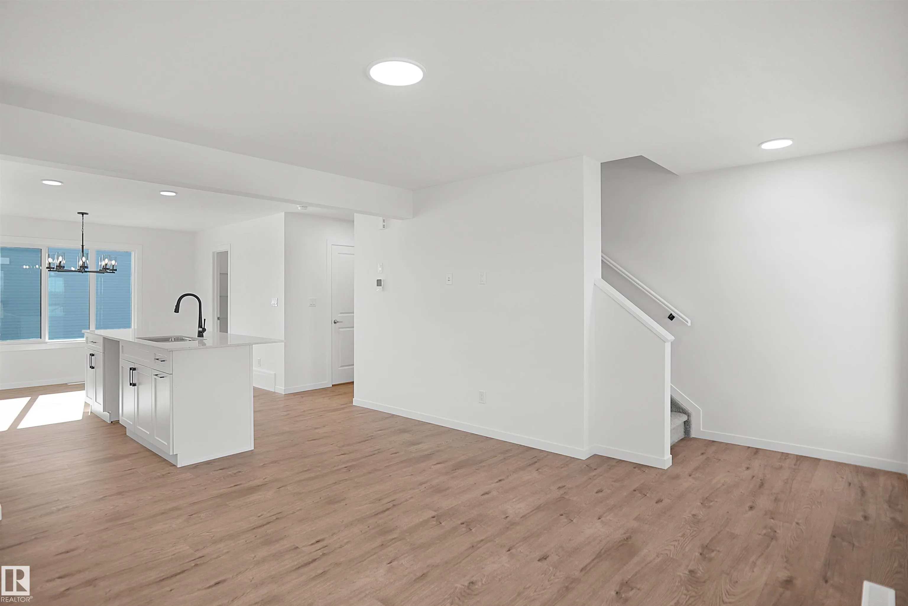 3 Edgewater Close