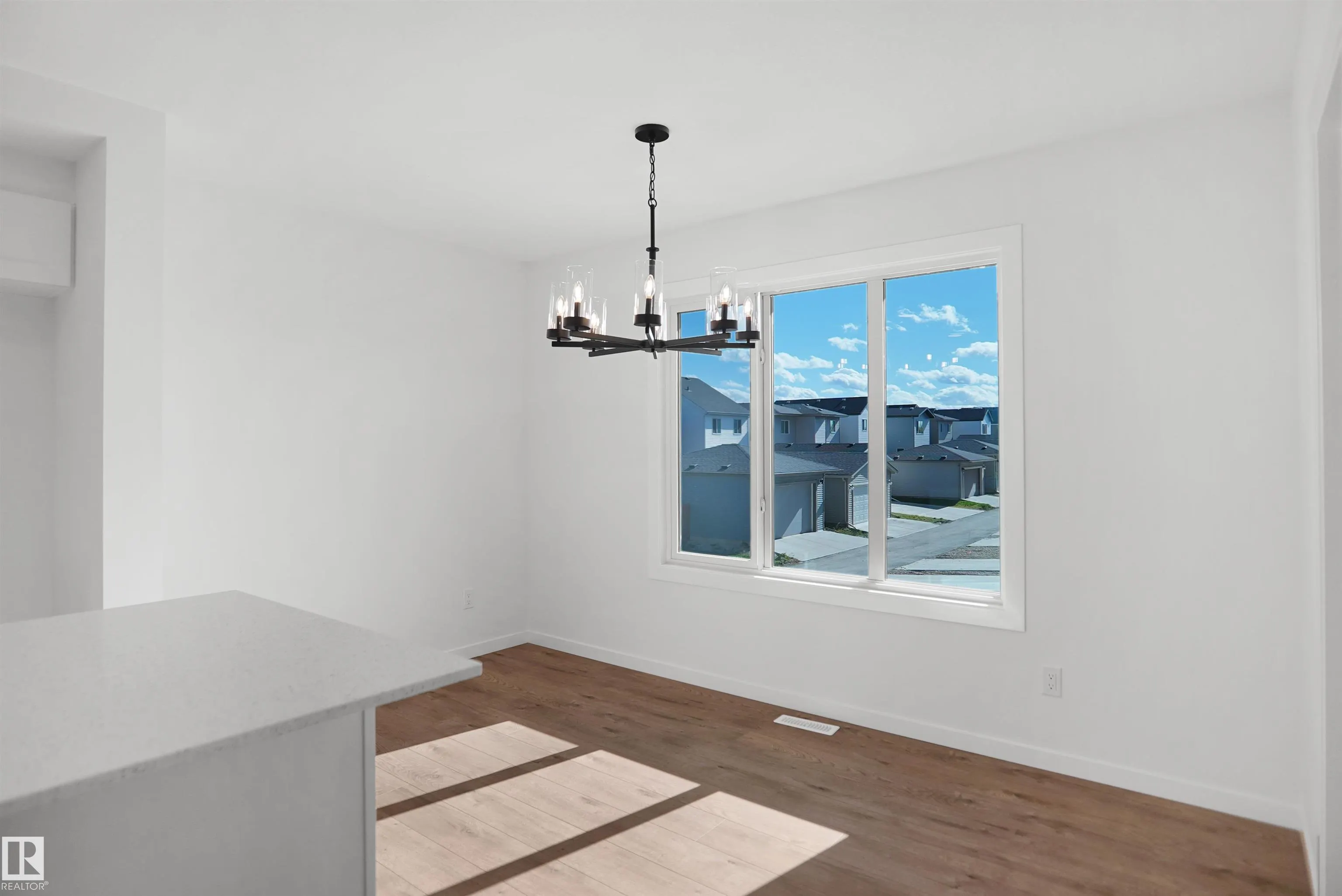 3 Edgewater Close