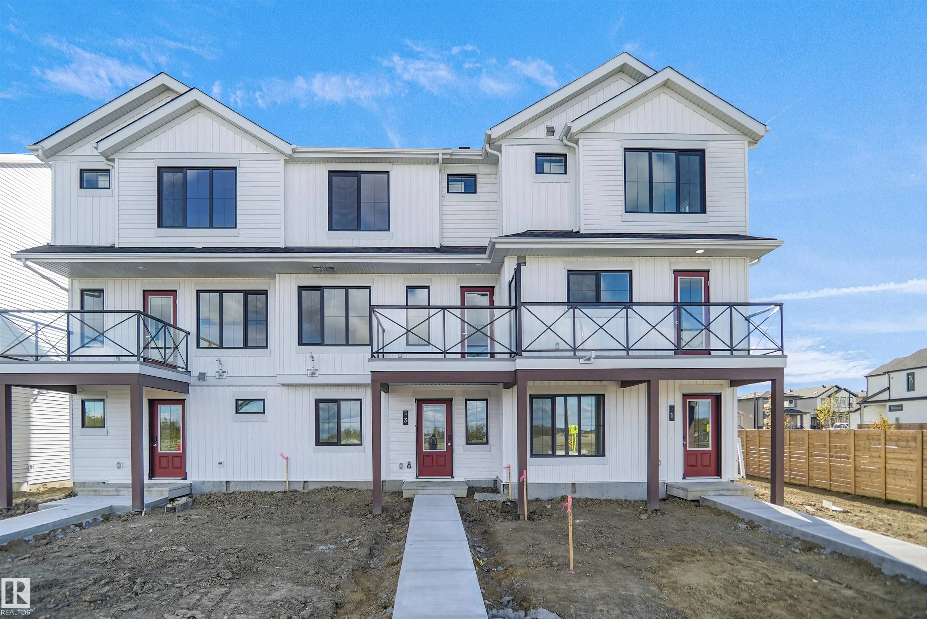 3 Edgewater Close