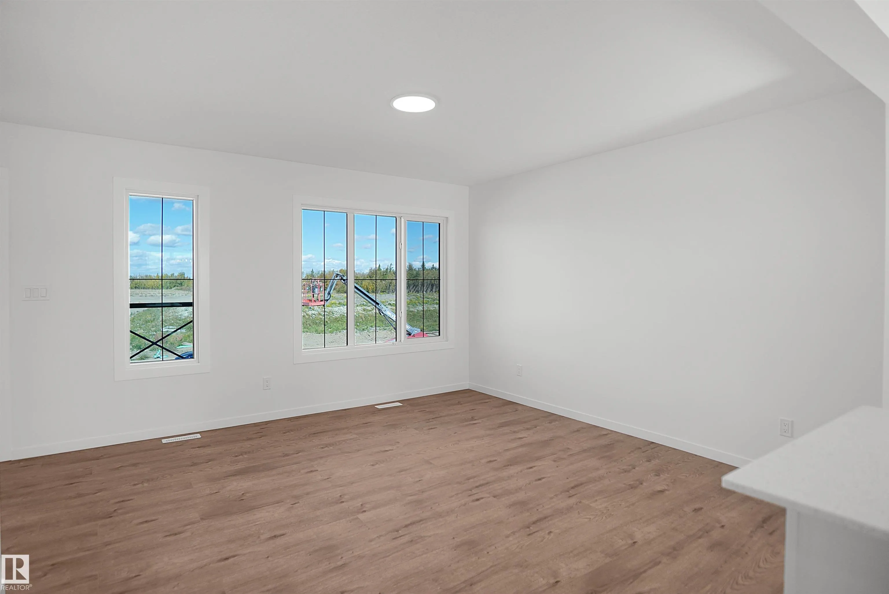 3 Edgewater Close