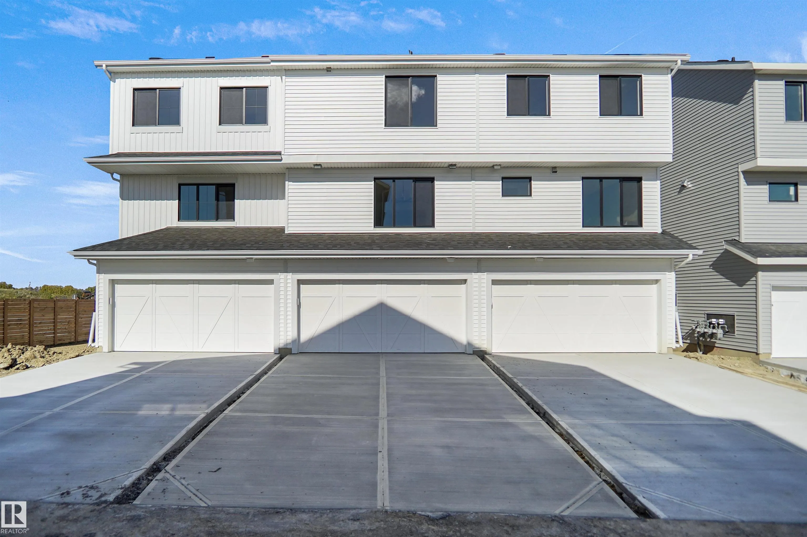 3 Edgewater Close