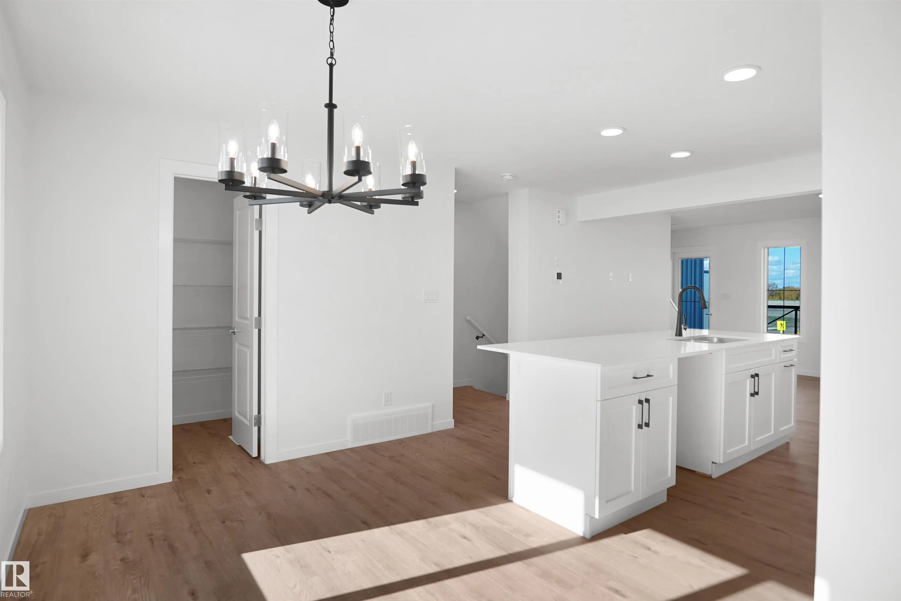 3 Edgewater Close
