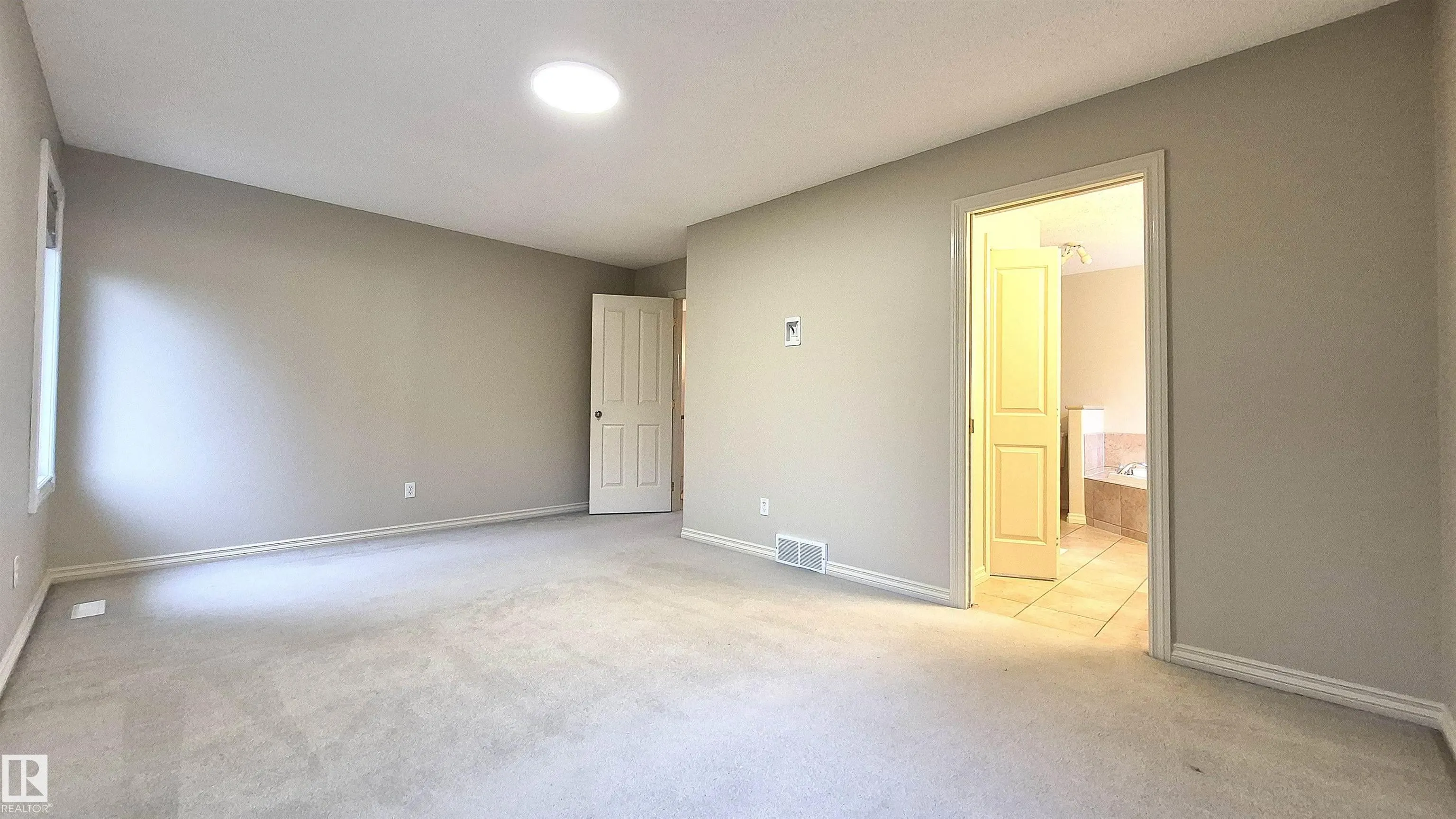 125 Coloniale Way