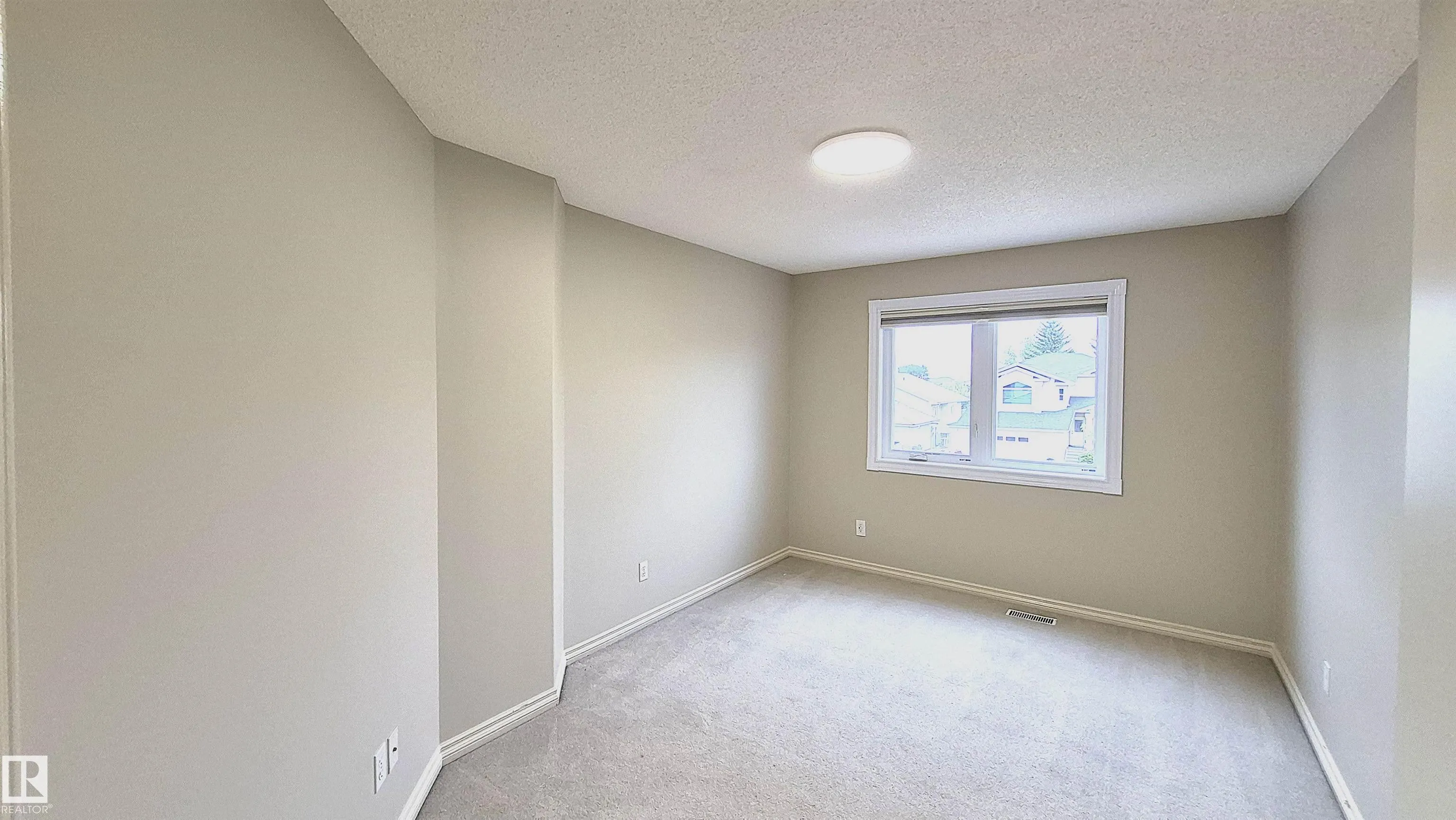 125 Coloniale Way