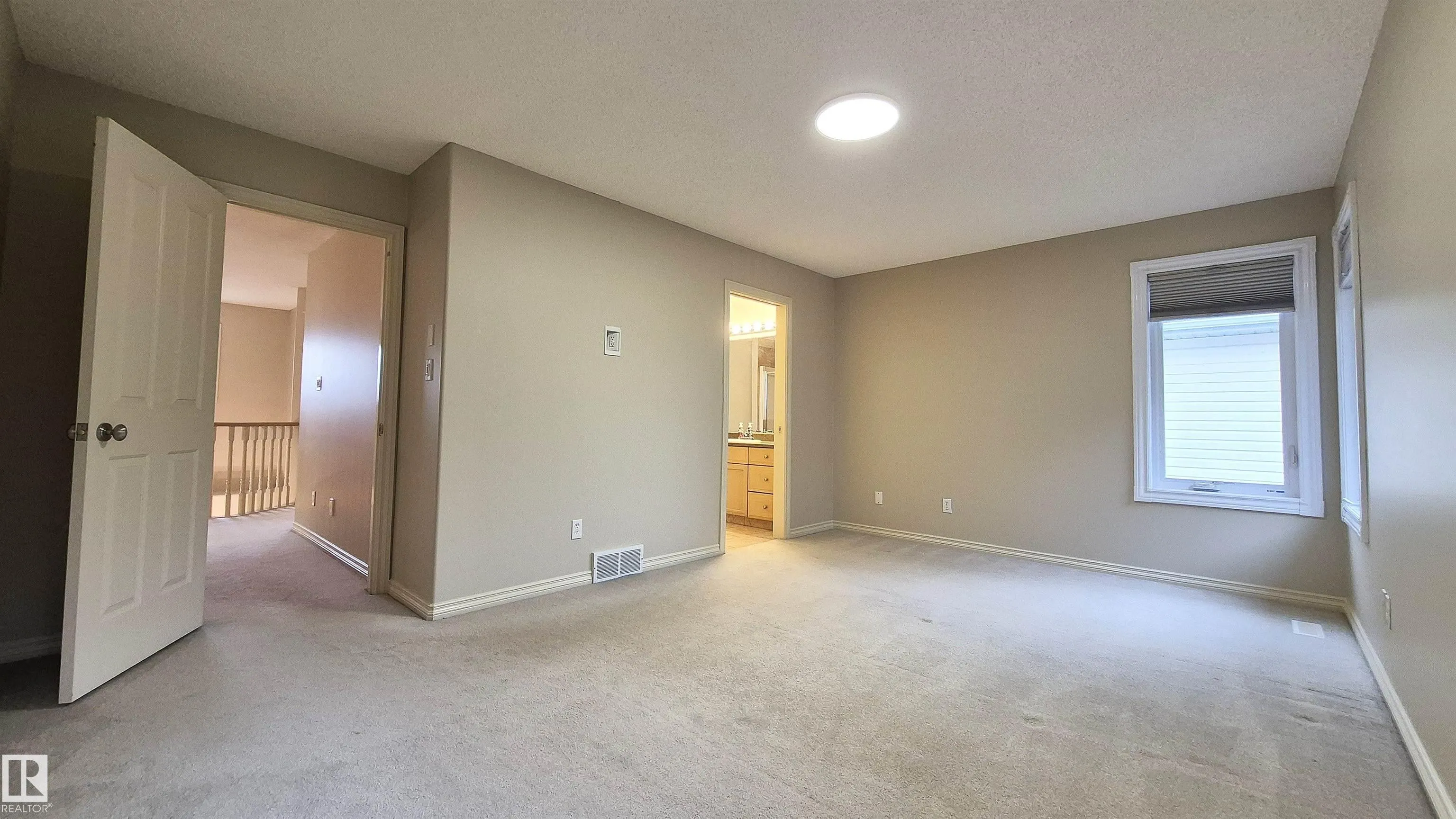 125 Coloniale Way